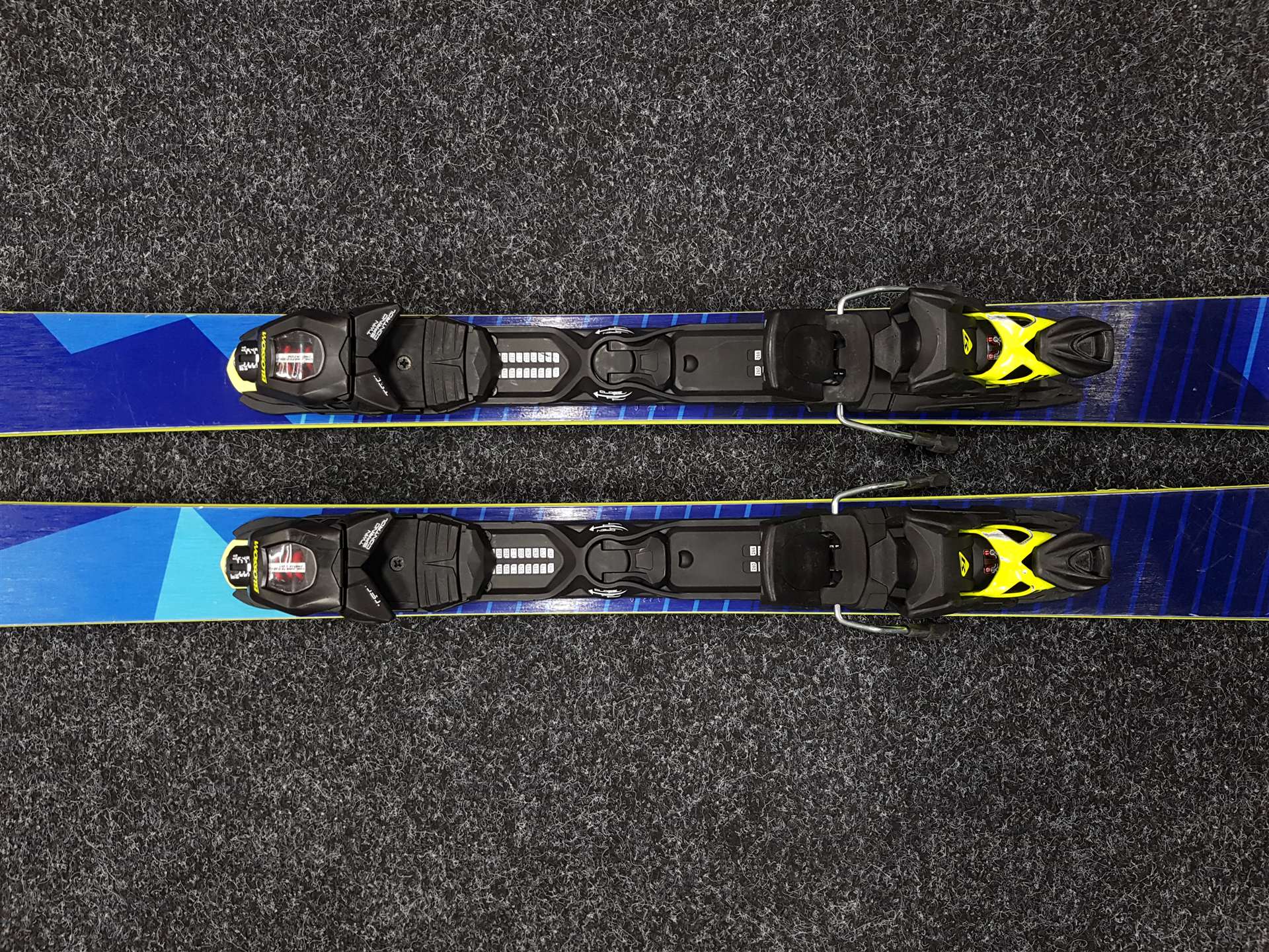 Skis BLOSSOM White Out d'occasion + fixations Blossom 12