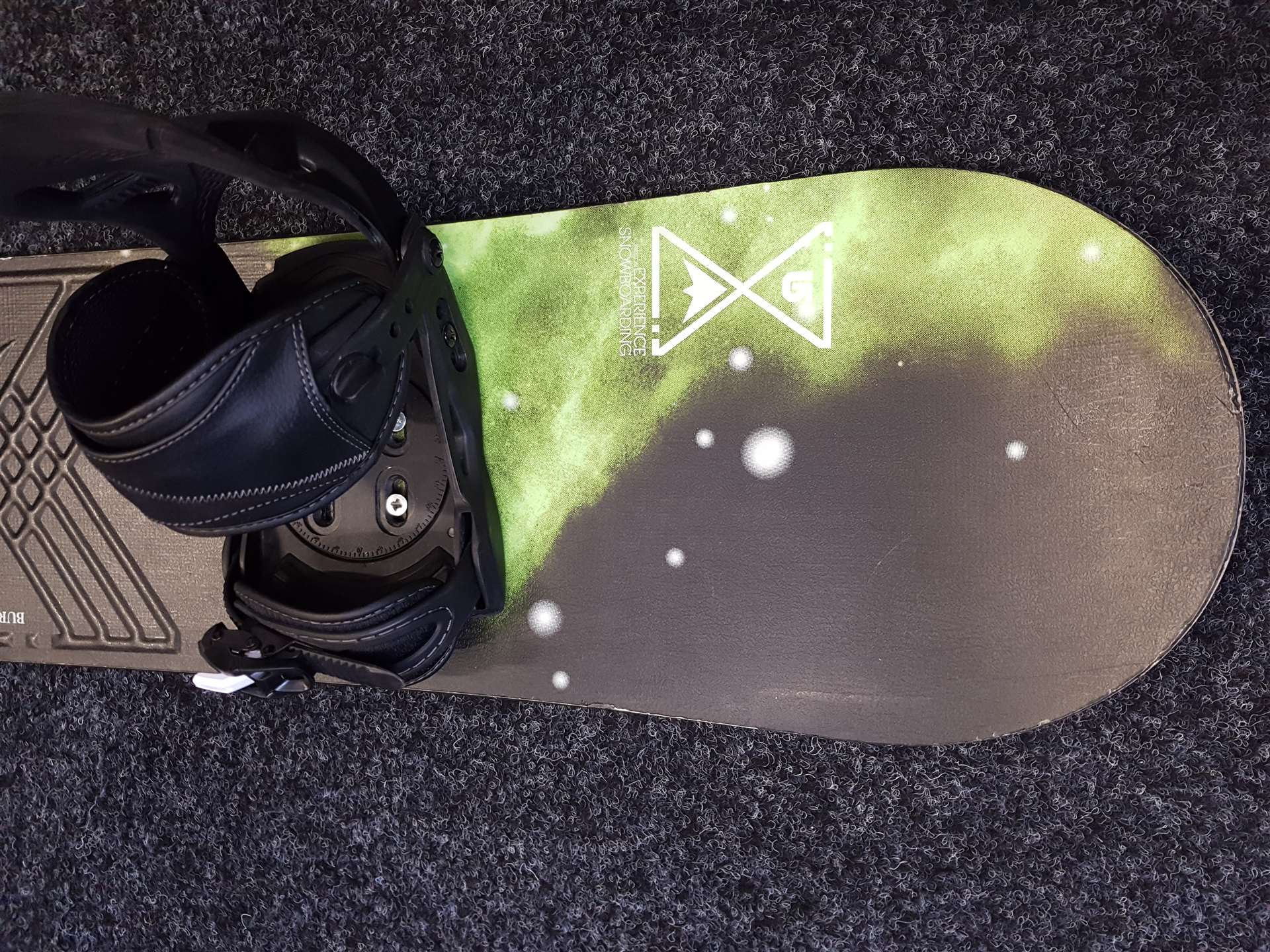 Použitý snowboard BURTON LTR + vázání Head velikost XS/S
