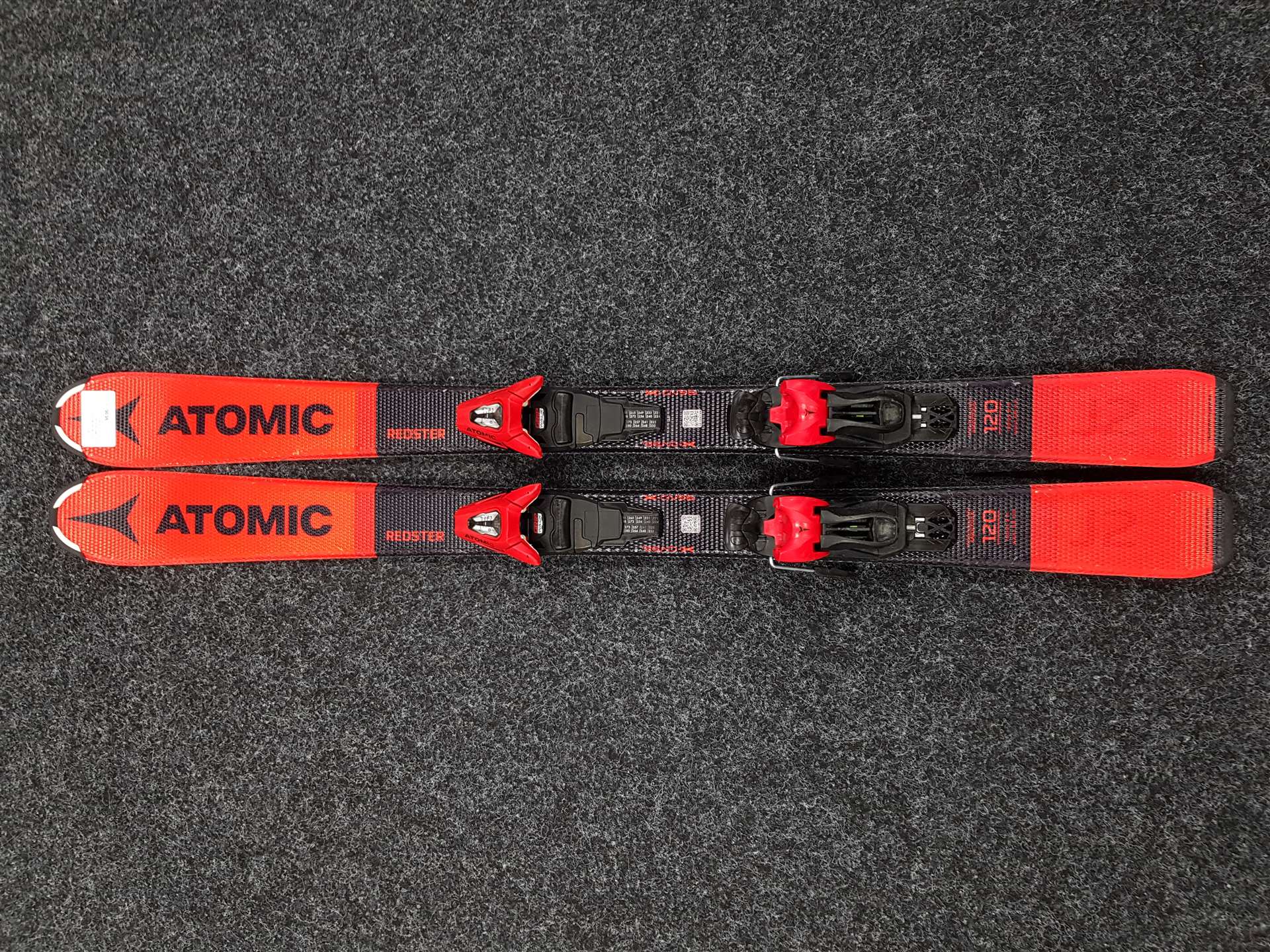 Použité dětské lyže ATOMIC Redster J2 + vázání Atomic C5