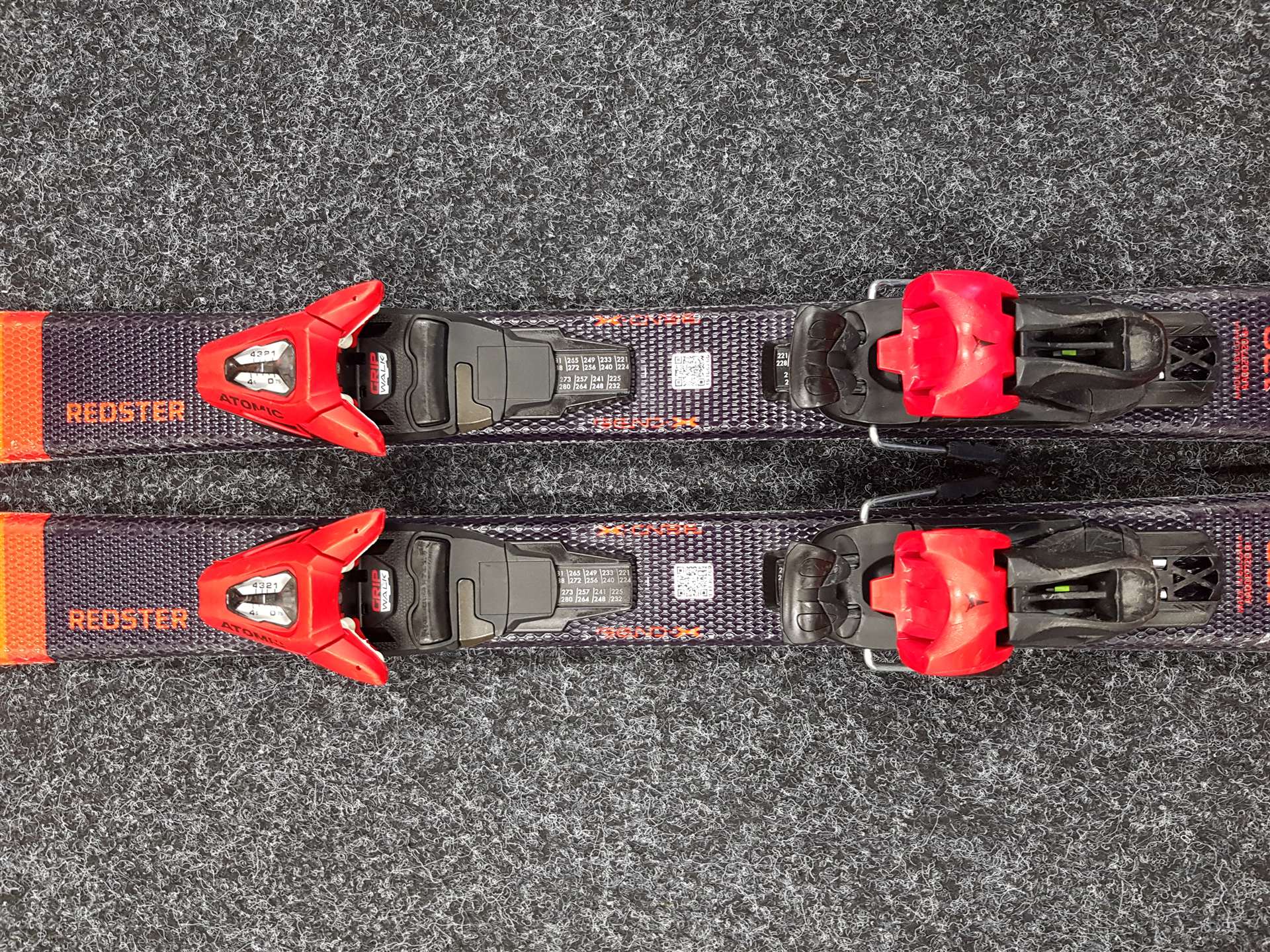 Gebrauchte Kinderski ATOMIC Redster J2 + Atomic C5 Bindungen