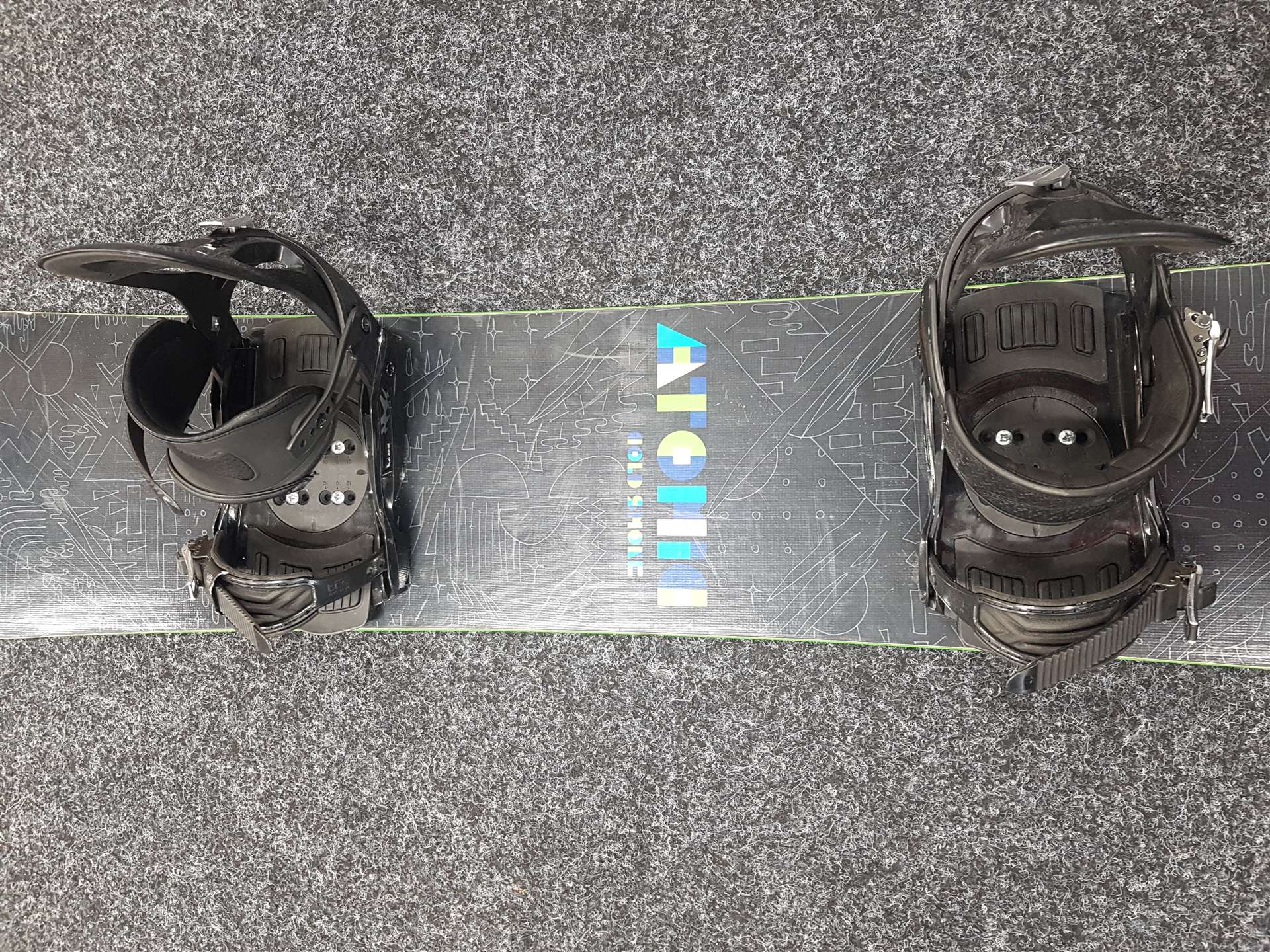 Gebrauchtes ATOMIC Cold Smoke Snowboard + Rage Bindungen, Größe L/XL