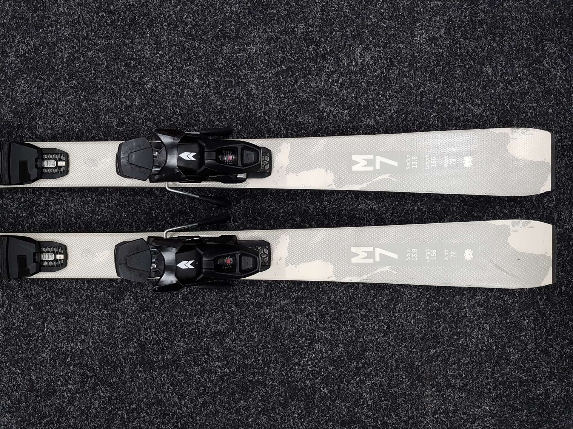 Použité lyže KASTLE M7 + vázání Kastle K10