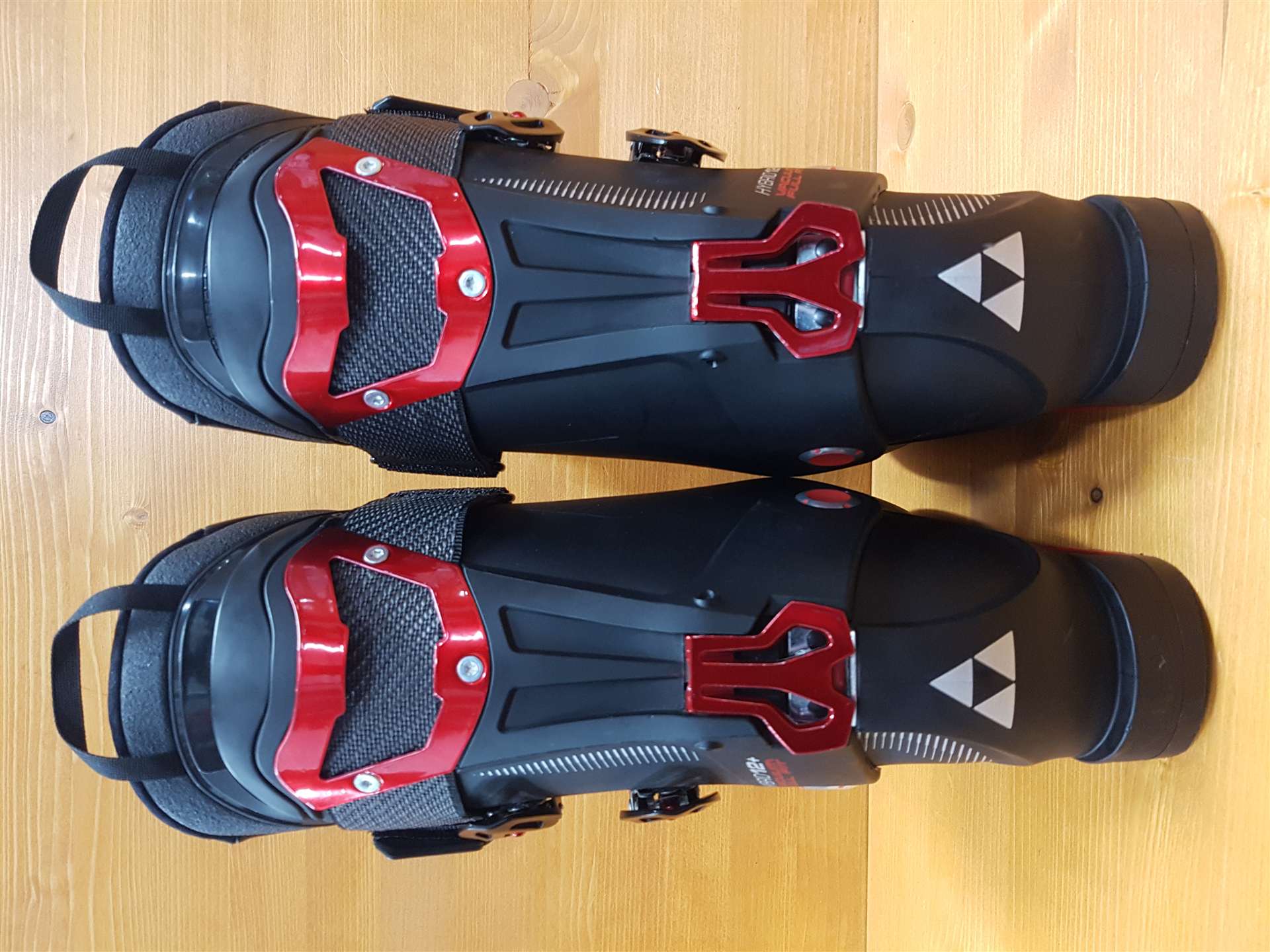 Clăpari de schi FISCHER Vacuum Hybrid 12+ second-hand