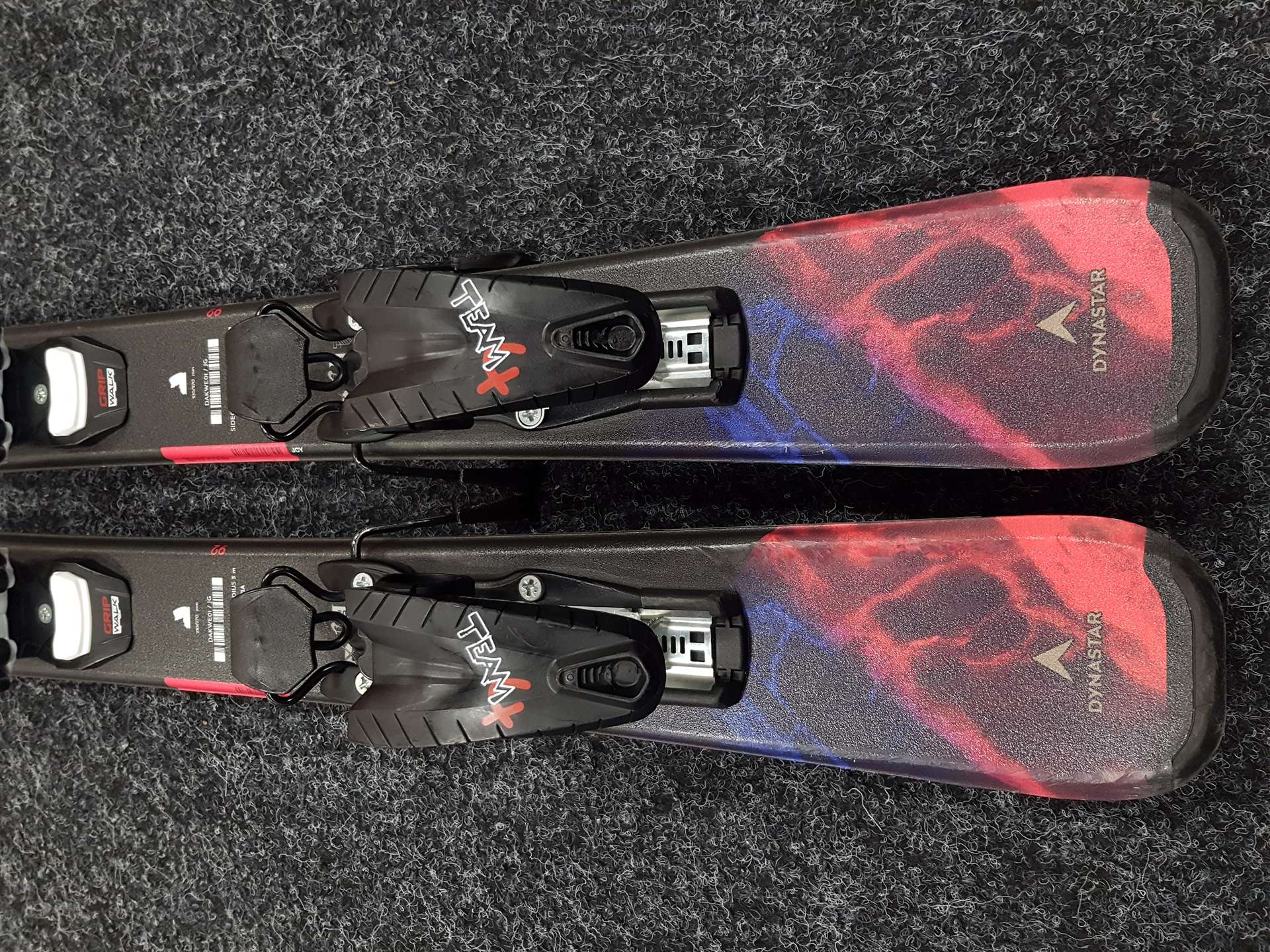 Použité detské lyže DYNASTAR Menace + viazanie Look 4.5