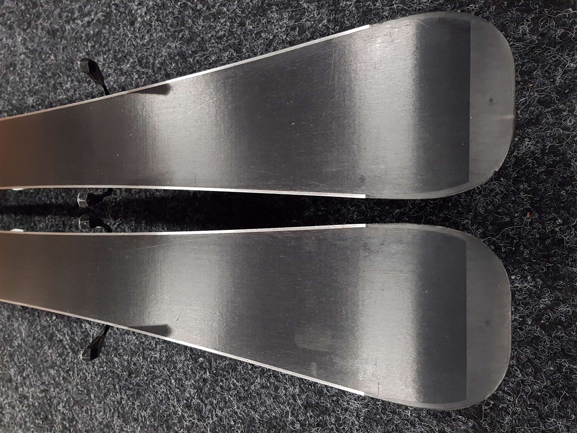 Použité detské lyže DYNASTAR Menace + viazanie Look 4.5