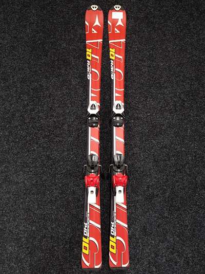 Gebrauchte ATOMIC Race 10 Ski + Atomic 7.5 Bindungen
