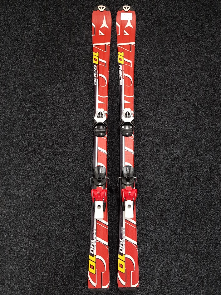 Gebrauchte ATOMIC Race 10 Ski + Atomic 7.5 Bindungen