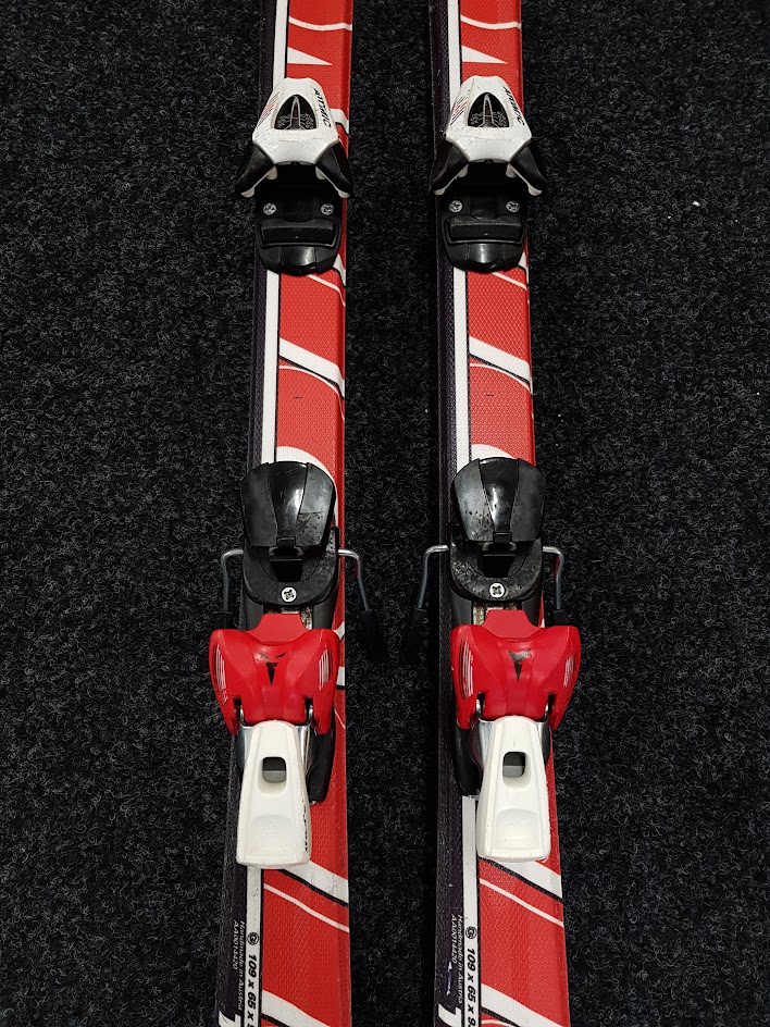 Gebrauchte ATOMIC Race 10 Ski + Atomic 7.5 Bindungen