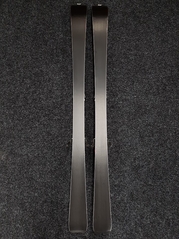 Gebrauchte ATOMIC Race 10 Ski + Atomic 7.5 Bindungen