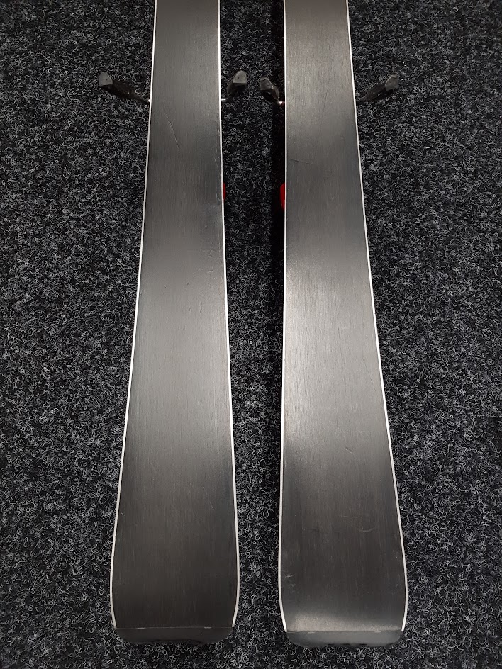 Gebrauchte ATOMIC Race 10 Ski + Atomic 7.5 Bindungen