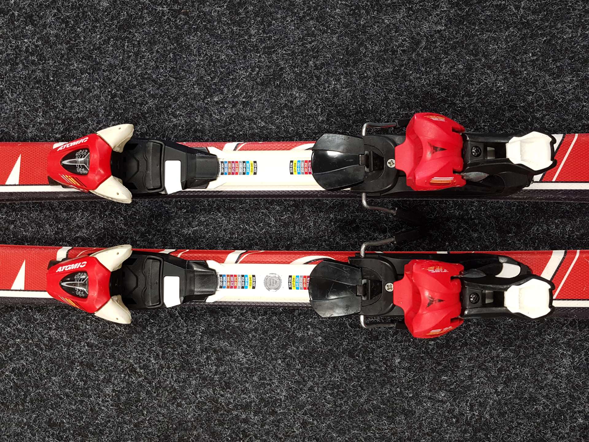 Rabljene smuči ATOMIC Race + vezi Atomic XTE 7