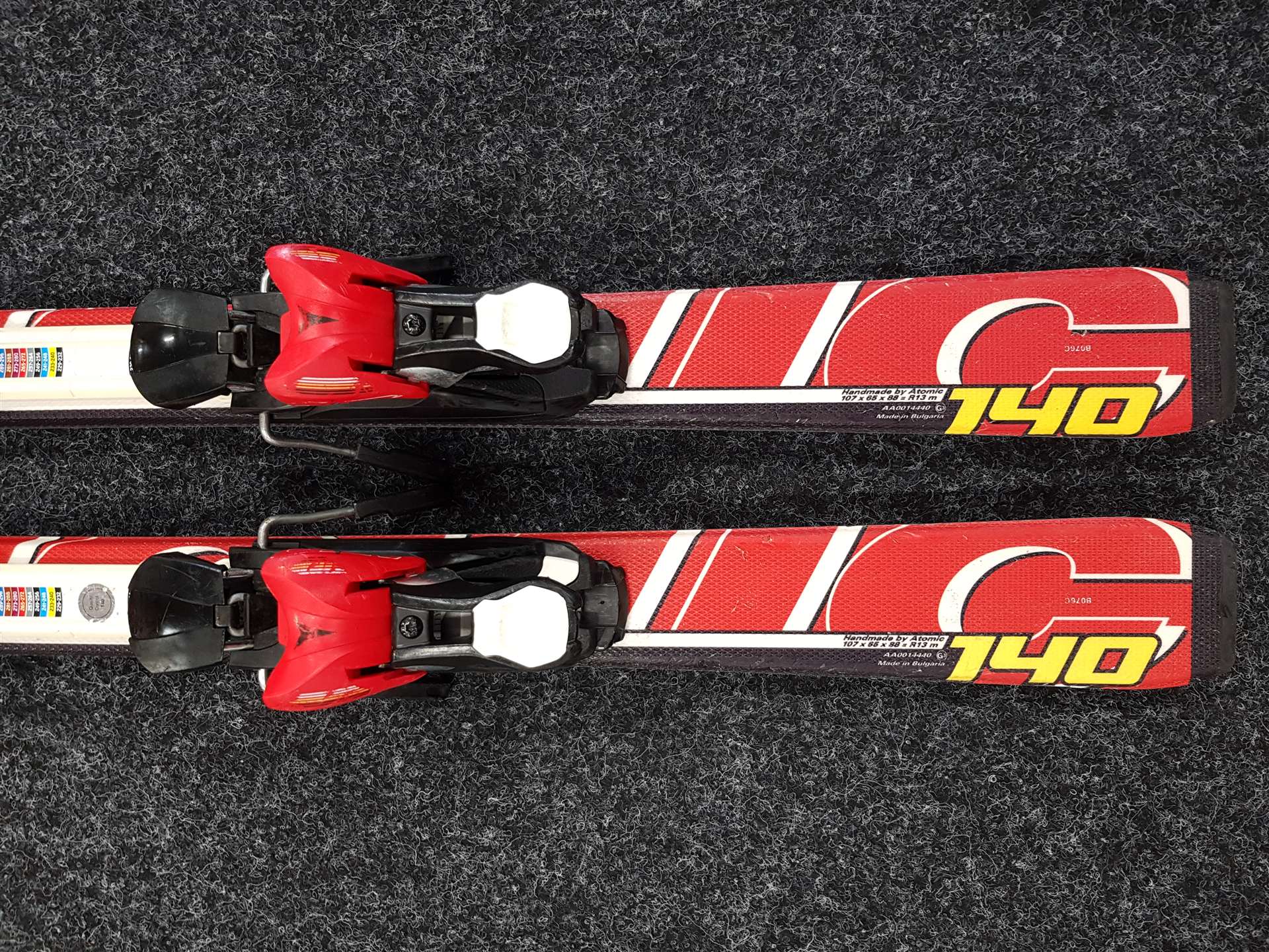 Rabljene smuči ATOMIC Race + vezi Atomic XTE 7