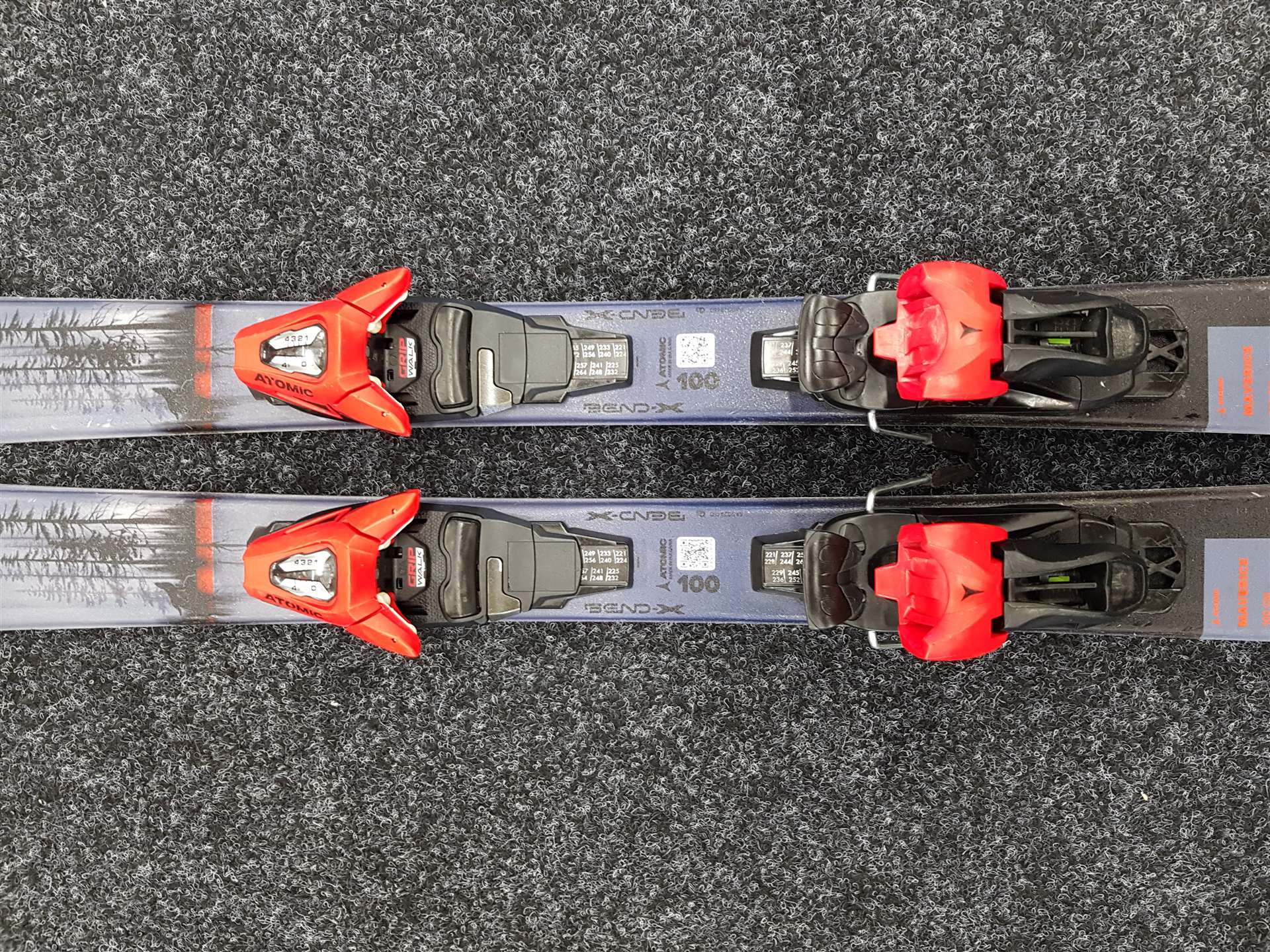 Použité dětské lyže ATOMIC Maverick + vázání Atomic C5