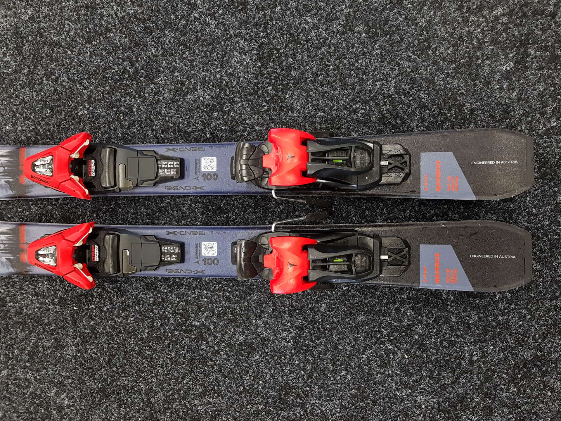 Použité dětské lyže ATOMIC Maverick + vázání Atomic C5