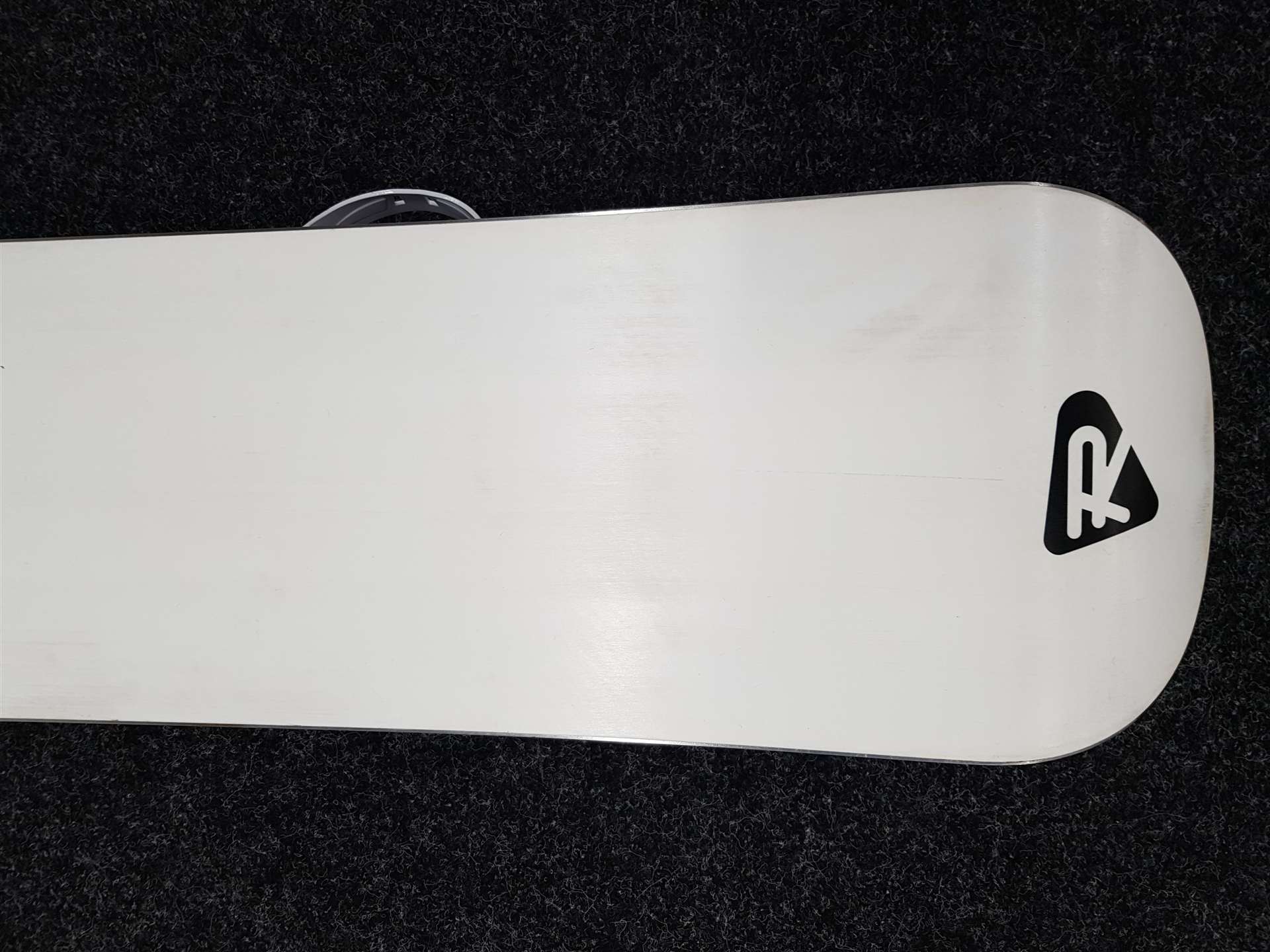Gebrauchtes ROSSIGNOL Strato Wide Snowboard + Alpen Stern Bindungen Größe M/L