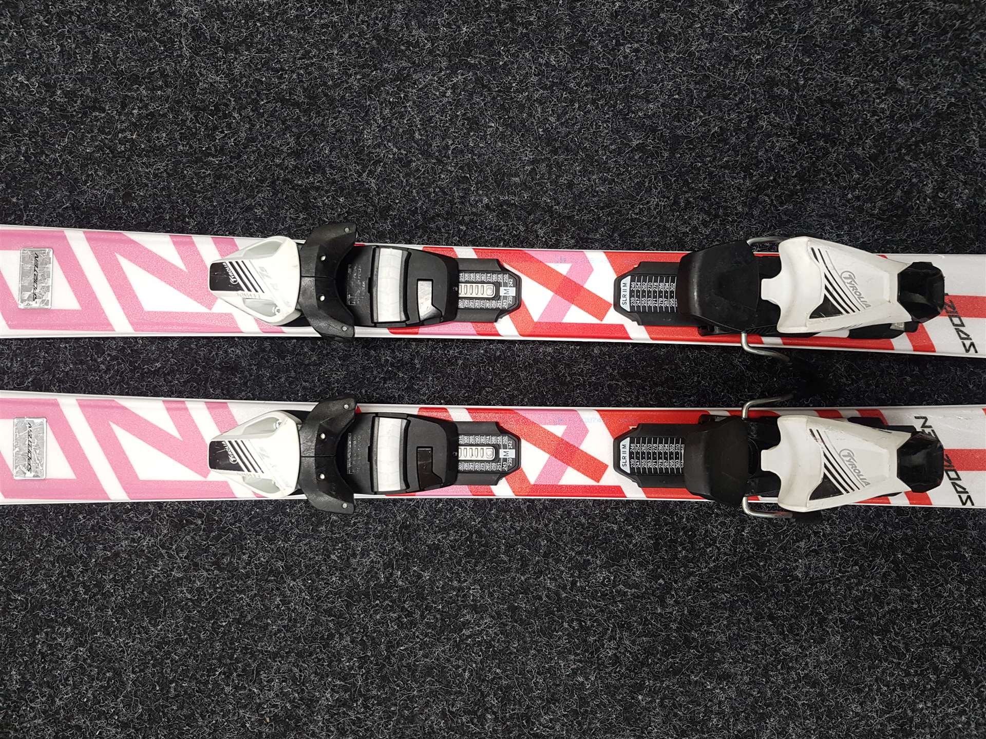 Gebrauchte Kinderskier SPORTEN Street 130 + Tyrolia SLR 7.5 Bindungen