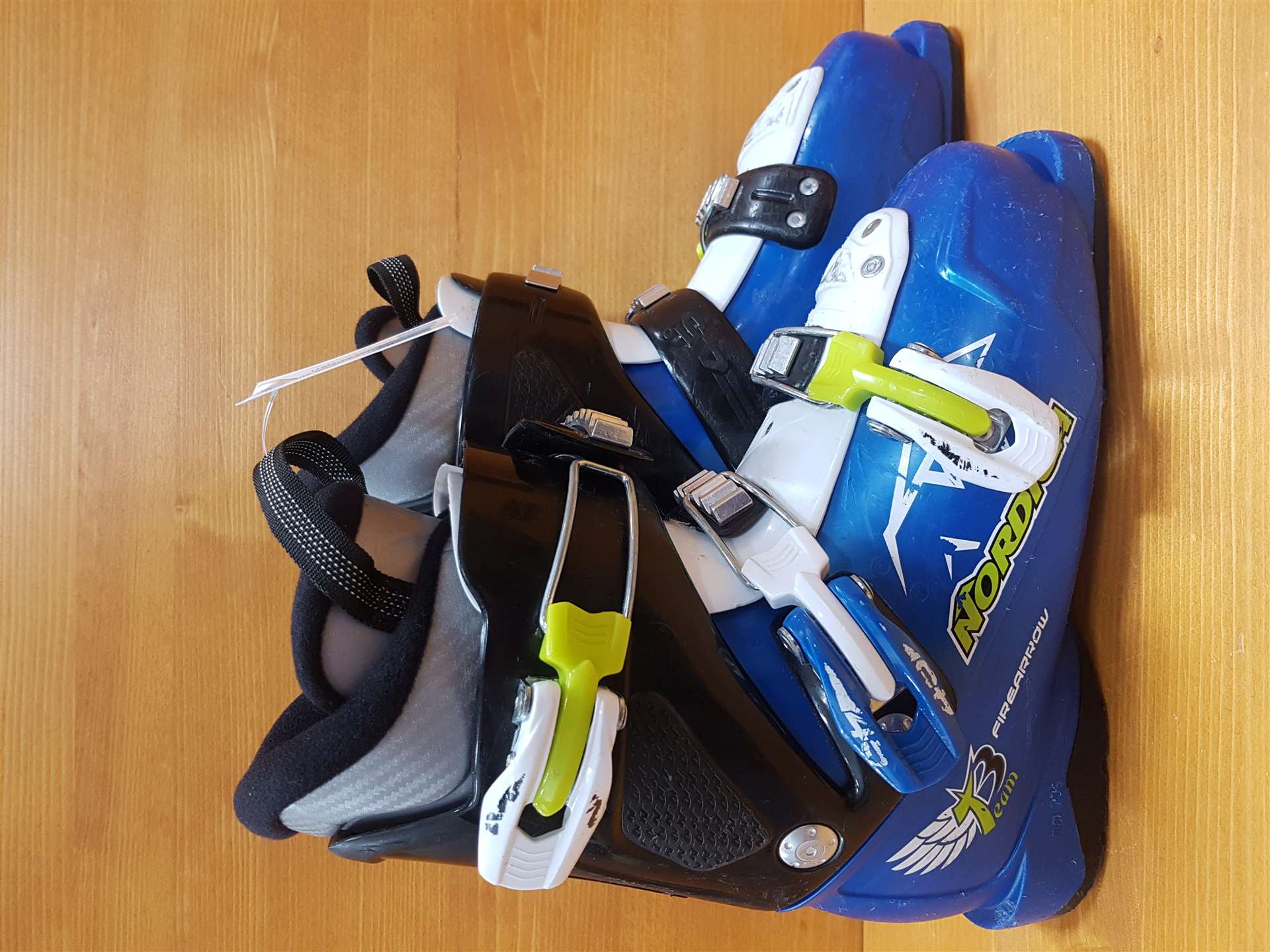 Použité lyžiarky NORDICA Firearrow Team 3