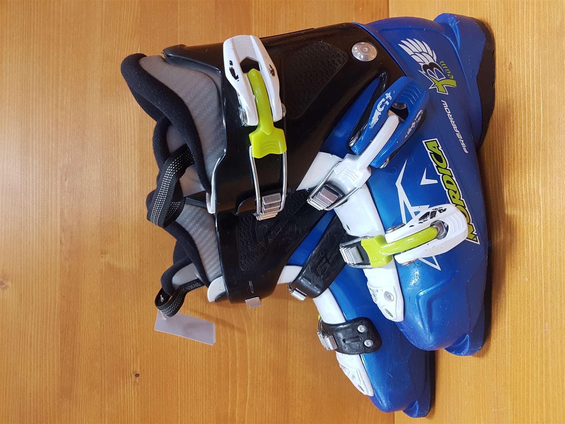 Použité lyžiarky NORDICA Firearrow Team 3