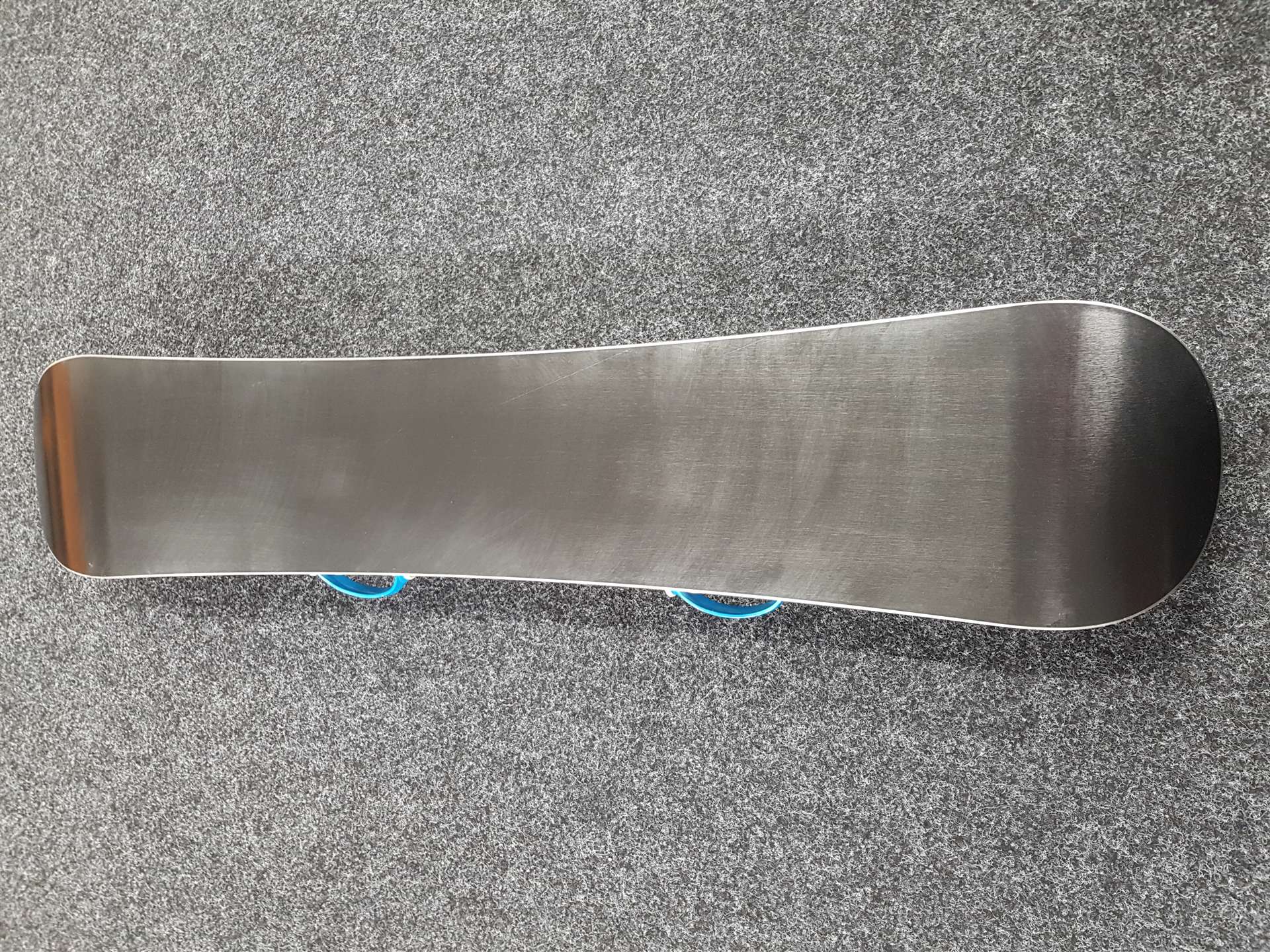 Snowboard Limited4you Waikiki d'occasion + fixations Atomic, taille M/L