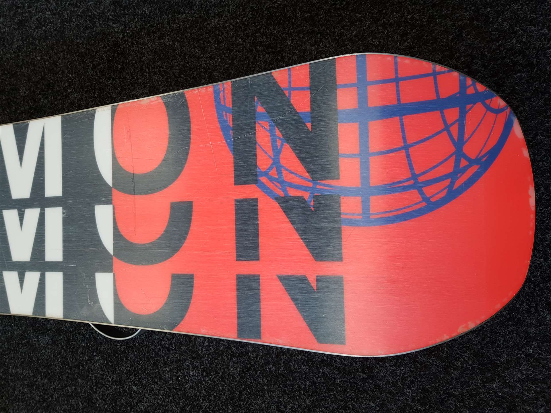 Použitý snowboard SALOMON Sleep Walker + vázání Lamar velikost L