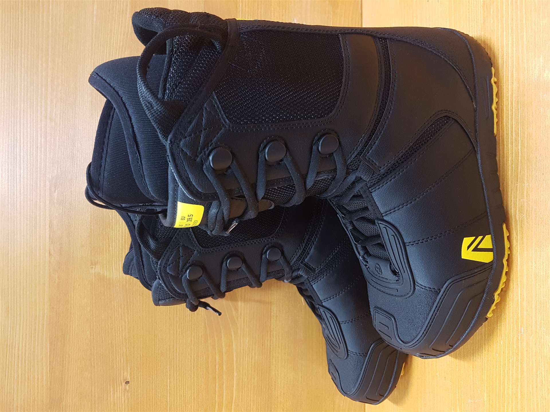 Cizme de snowboard NIEDECKER second hand