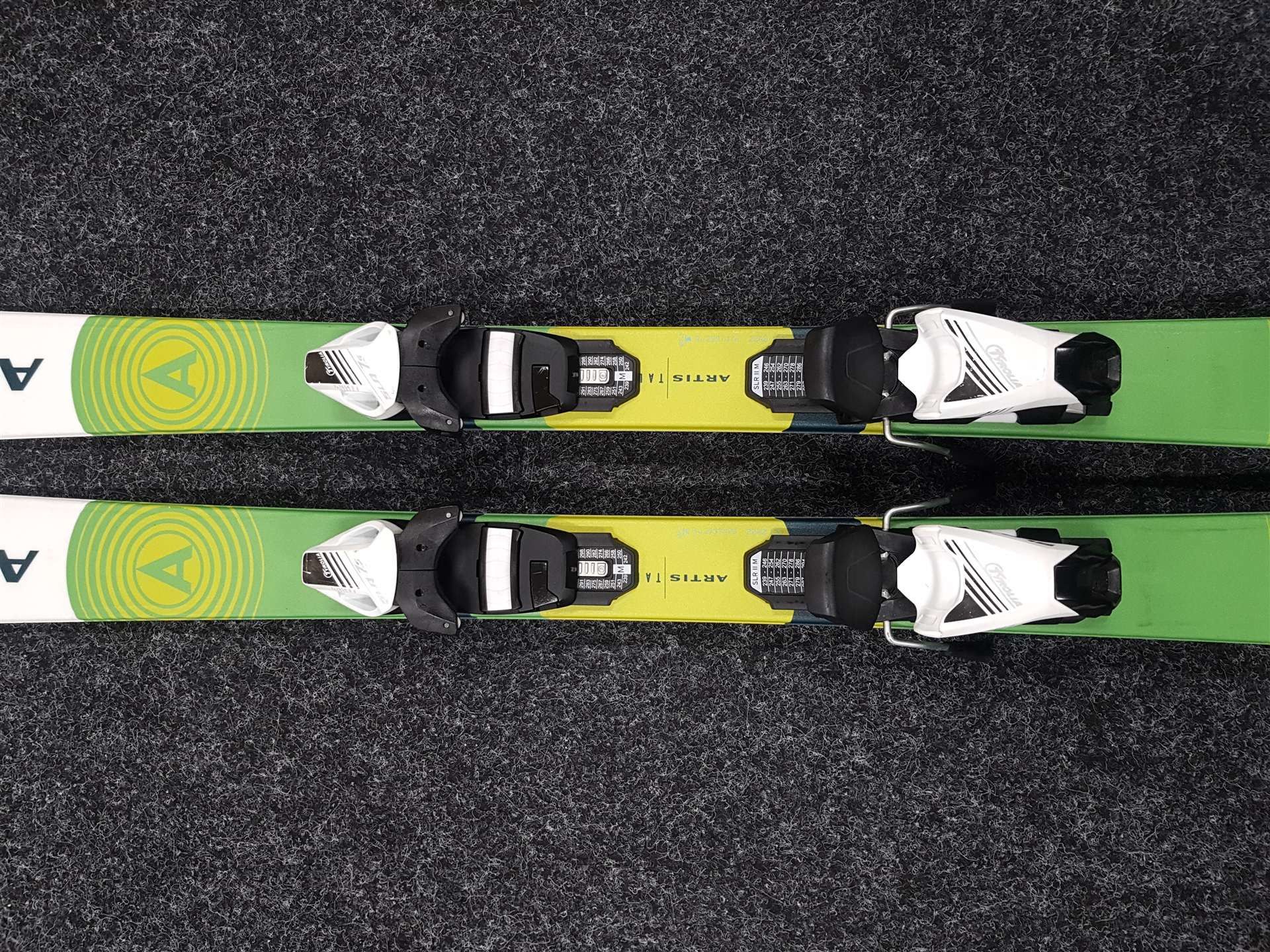 Sci da sci per bambini usati ARTIS Talent 130 + attacchi Tyrolia SLR 7.5
