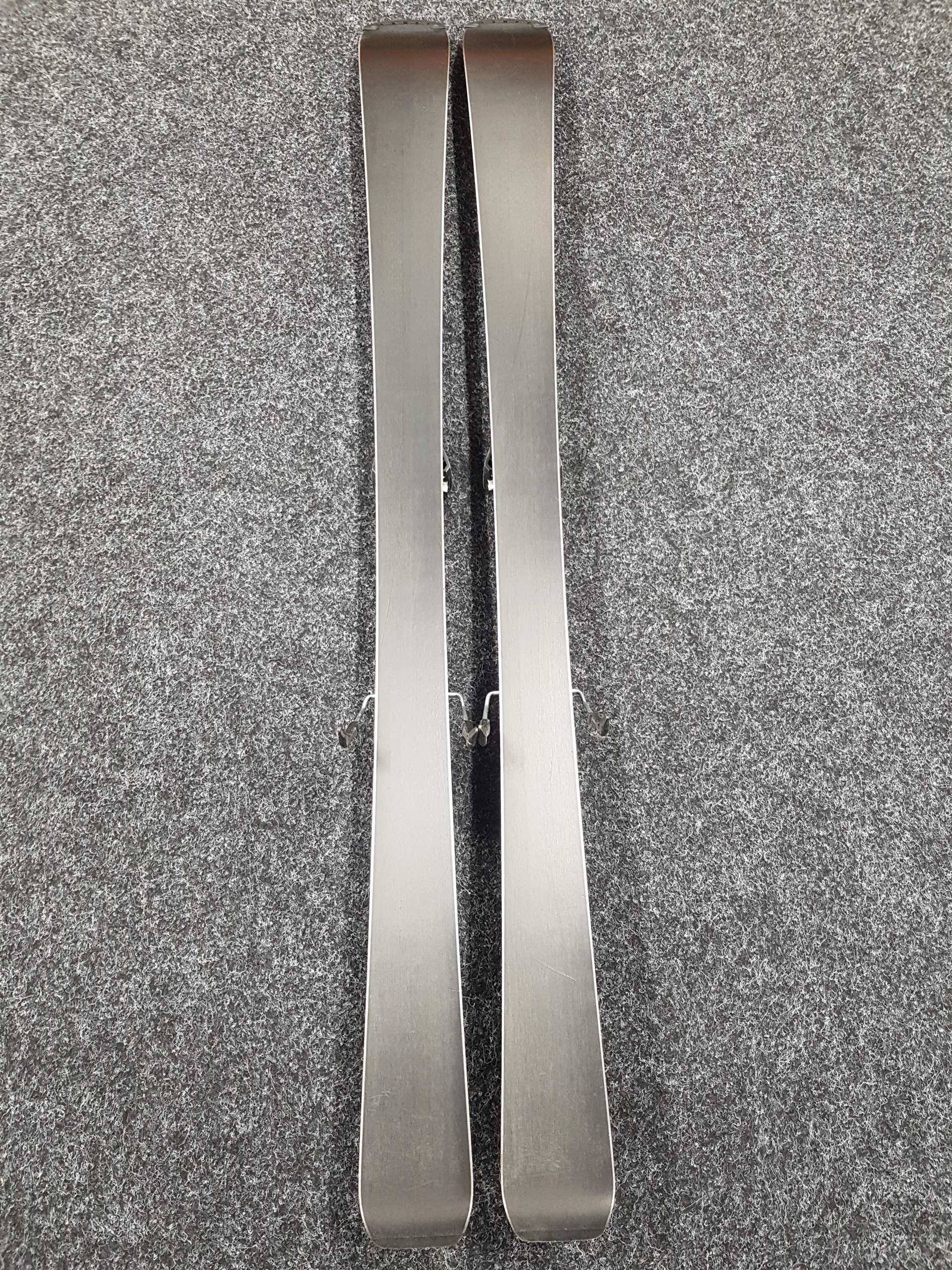 Gebrauchte SALOMON Focus R XDR Ski + Salomon Lithium 10 Bindungen