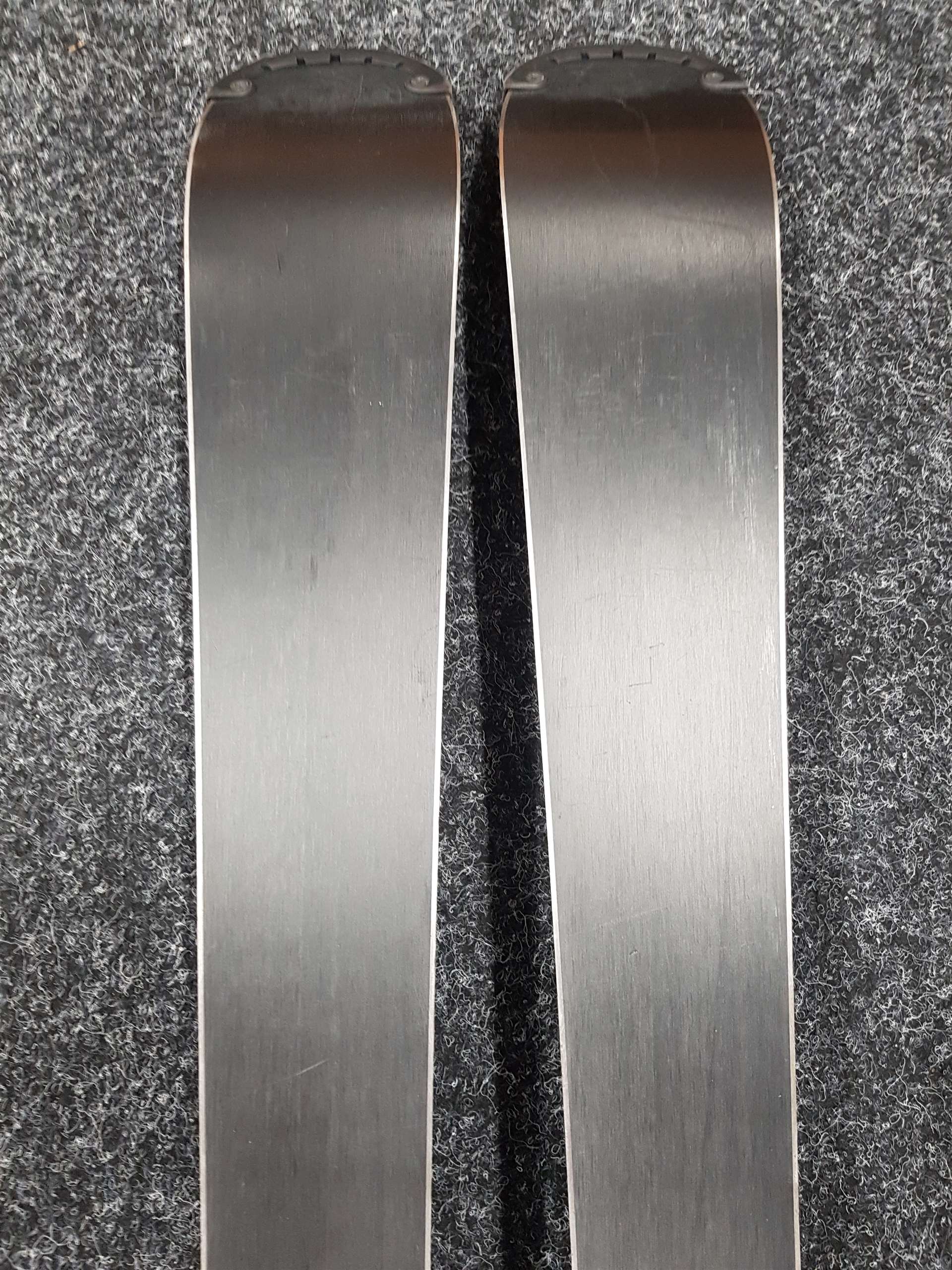 Gebrauchte SALOMON Focus R XDR Ski + Salomon Lithium 10 Bindungen