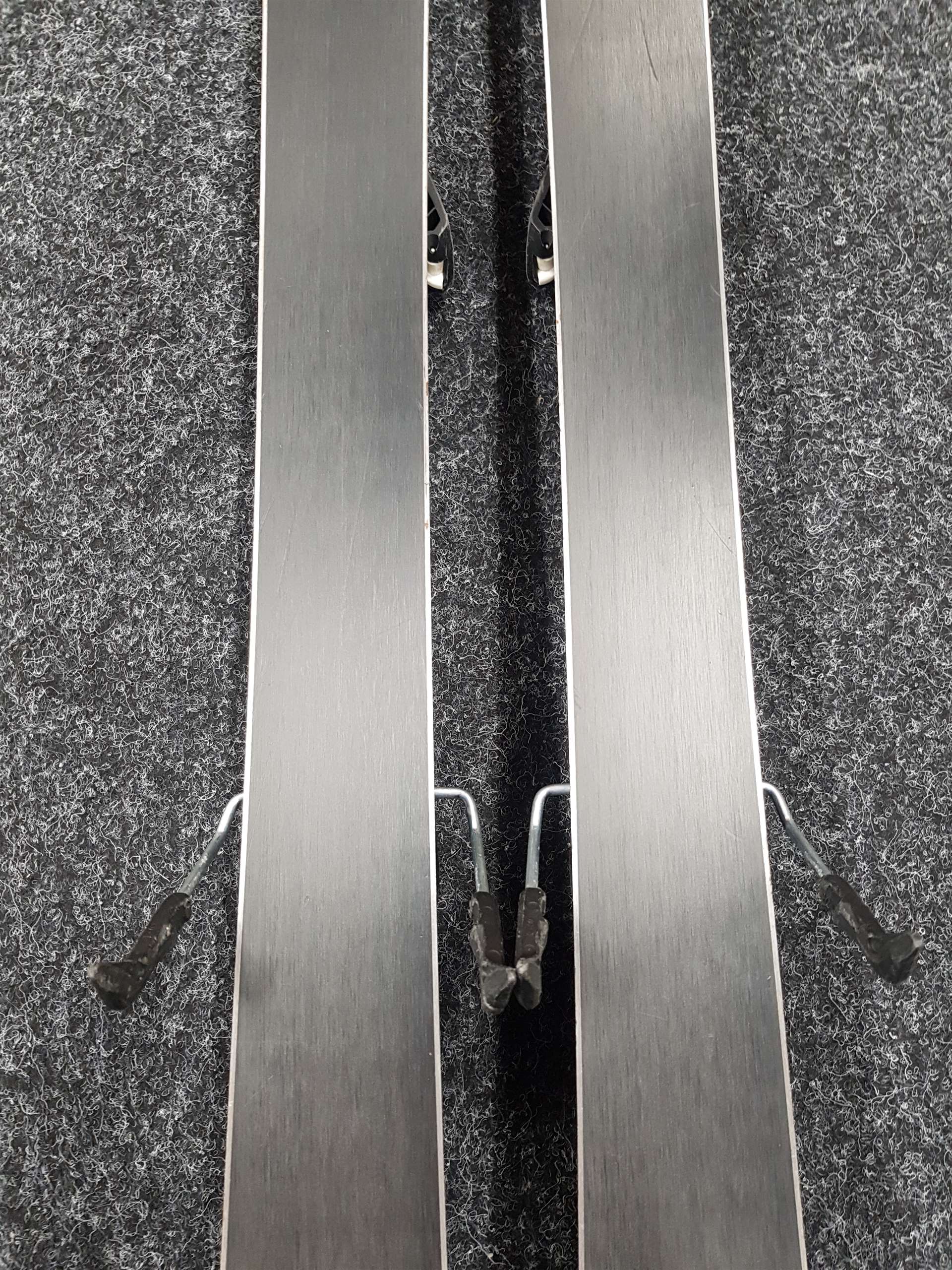 Gebrauchte SALOMON Focus R XDR Ski + Salomon Lithium 10 Bindungen