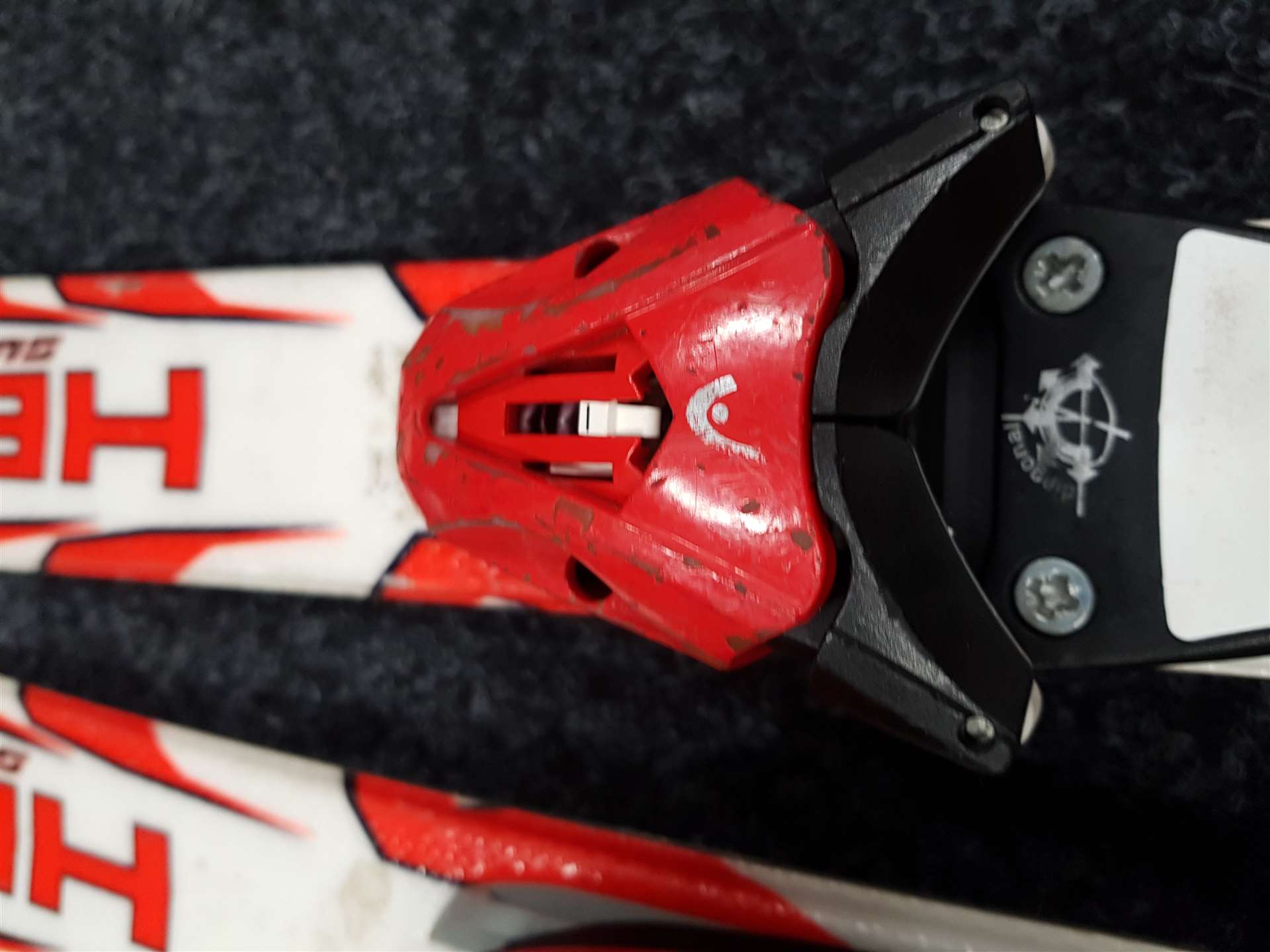 Bazárové detské lyže HEAD SUPERSHAPE