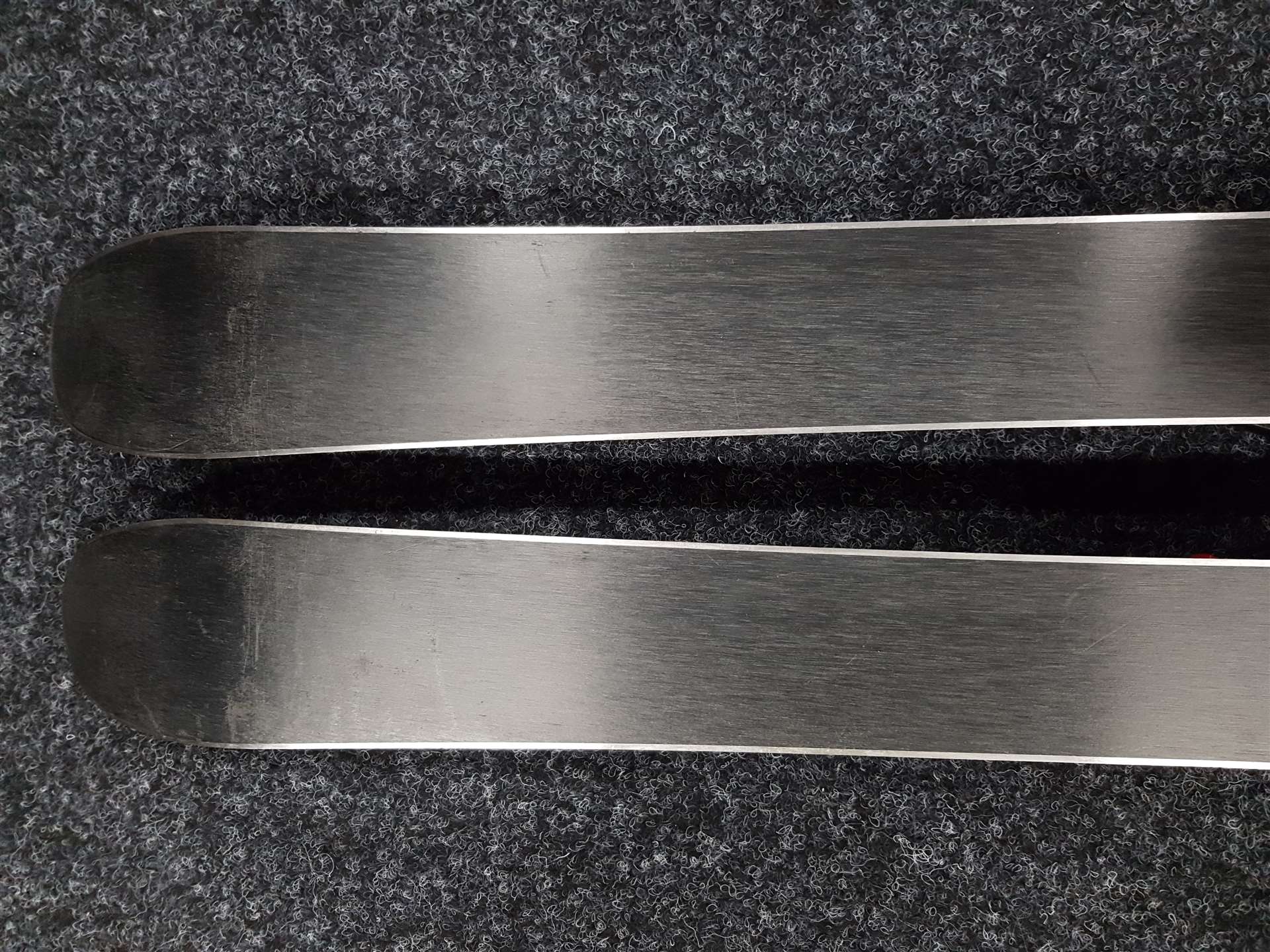 Bazárové detské lyže HEAD SUPERSHAPE