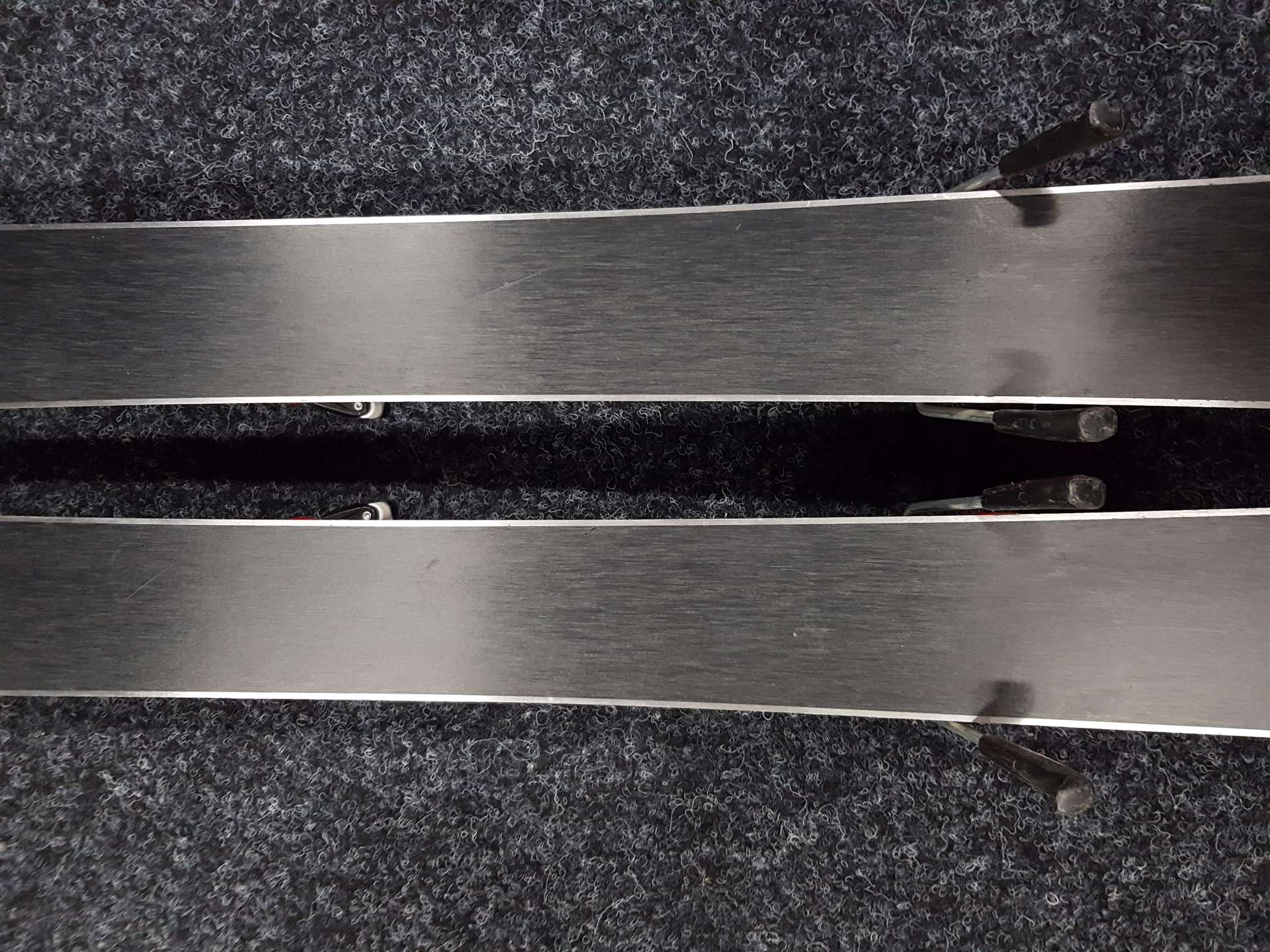 Bazárové detské lyže HEAD SUPERSHAPE