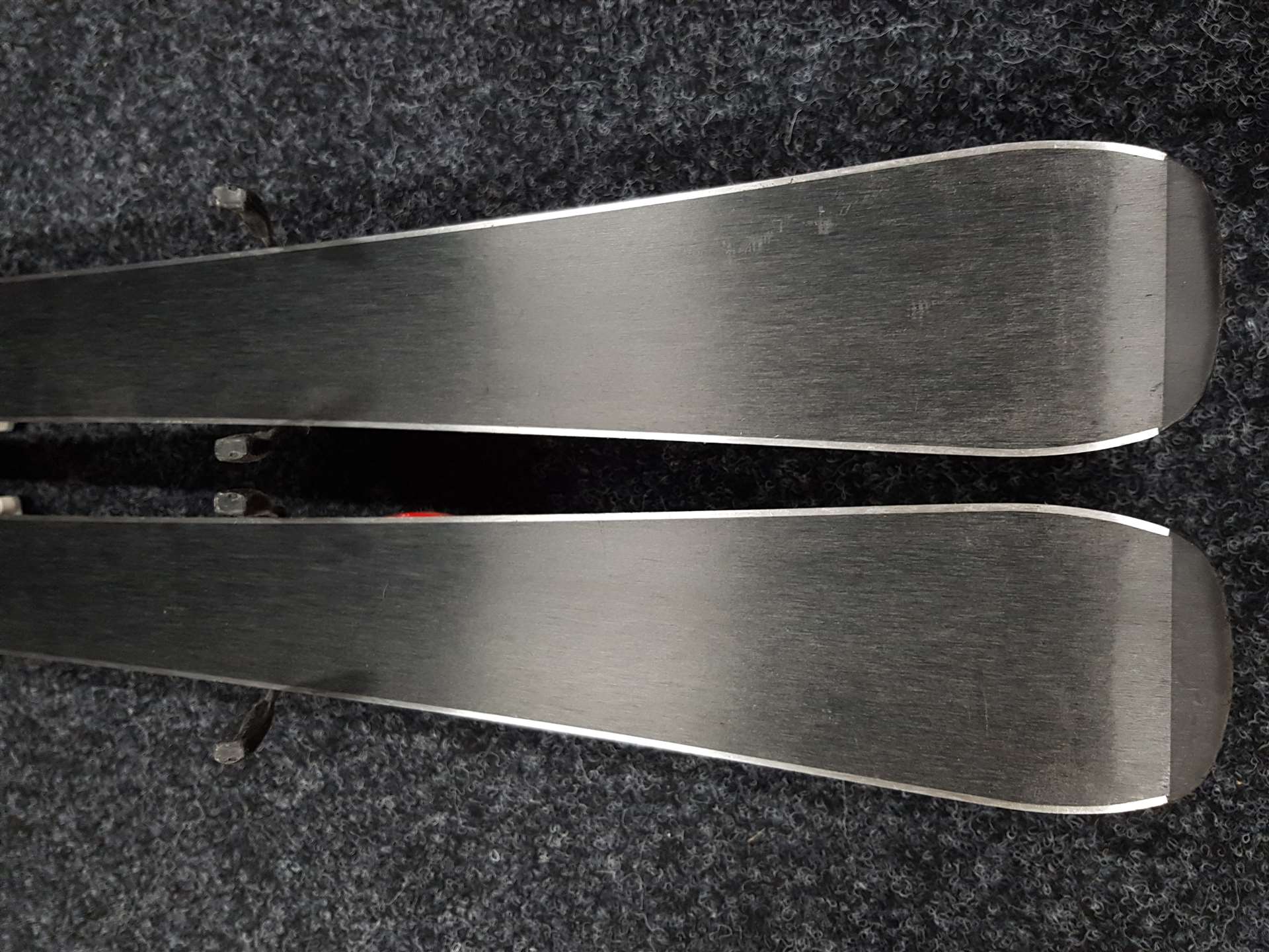 Bazárové detské lyže HEAD SUPERSHAPE