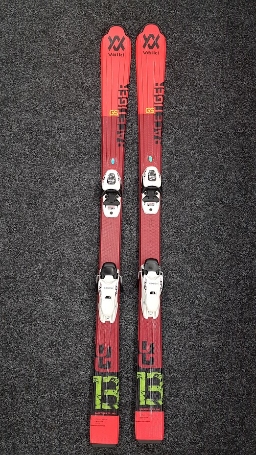 Lyže Volkl Racetiger red flat + viazanie 7,5 wht/blk