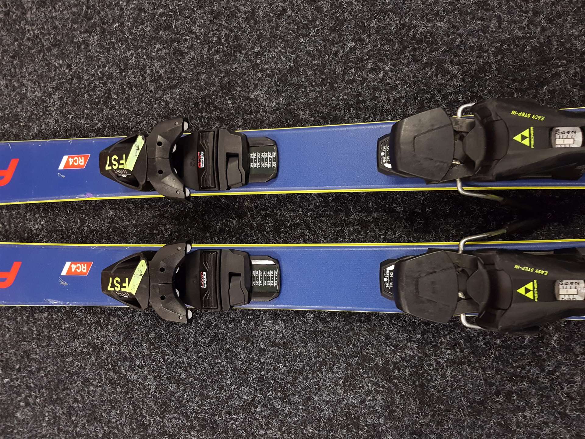 Použité lyže FISCHER RC4 The Curv Pro  + viazanie Fischer FS 7.0