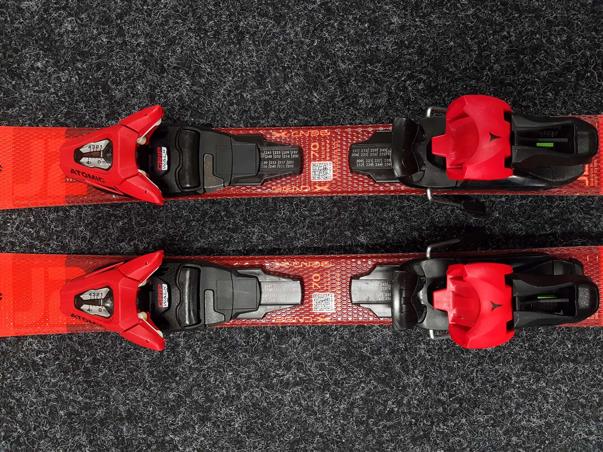 Sci usati per bambini ATOMIC Redster J2 + attacchi Atomic 5