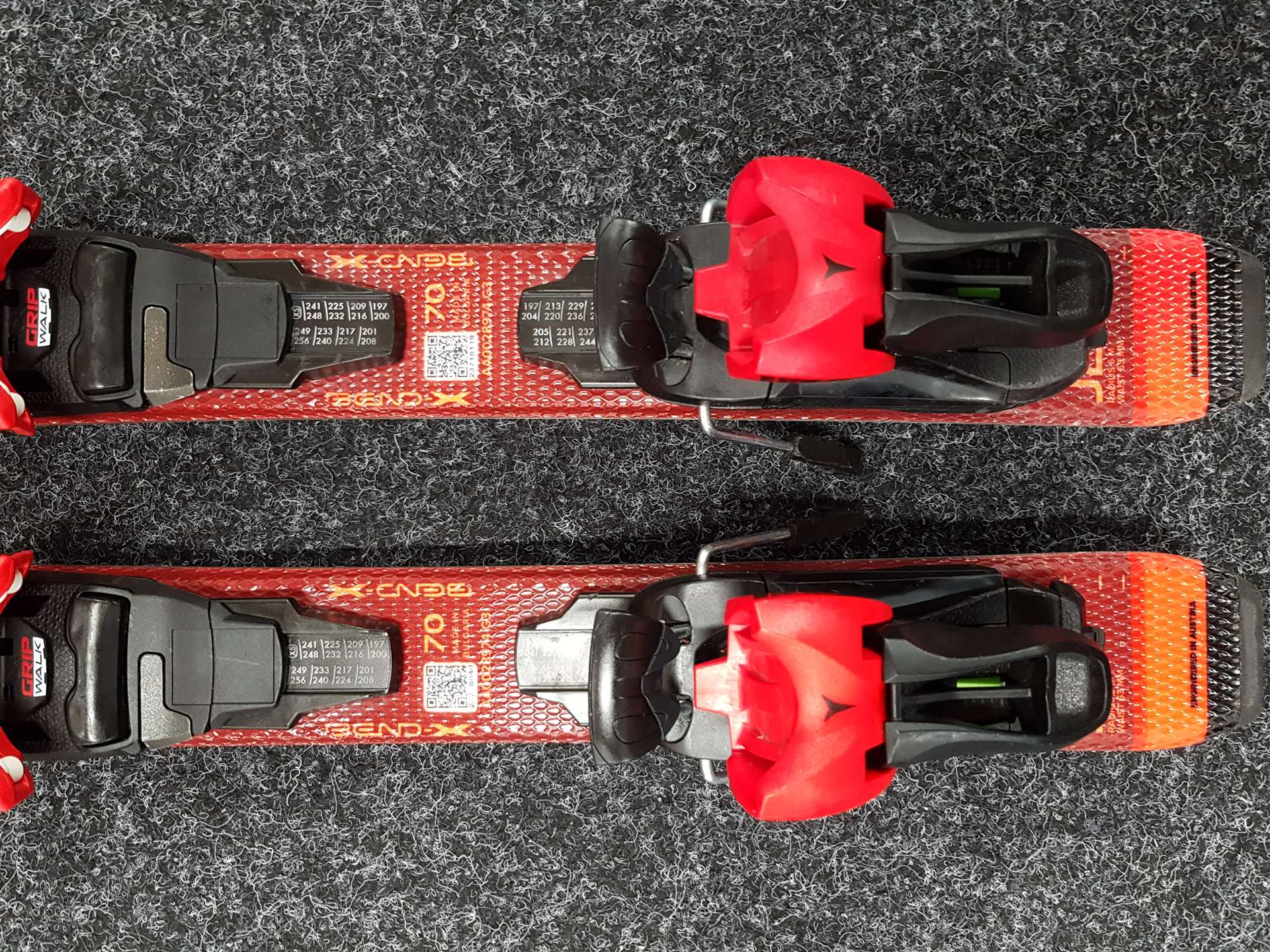 Sci usati per bambini ATOMIC Redster J2 + attacchi Atomic 5