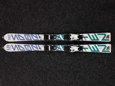 Esquís infantiles usados SPORTEN Street 130 + fijaciones Tyrolia SLR 7.5