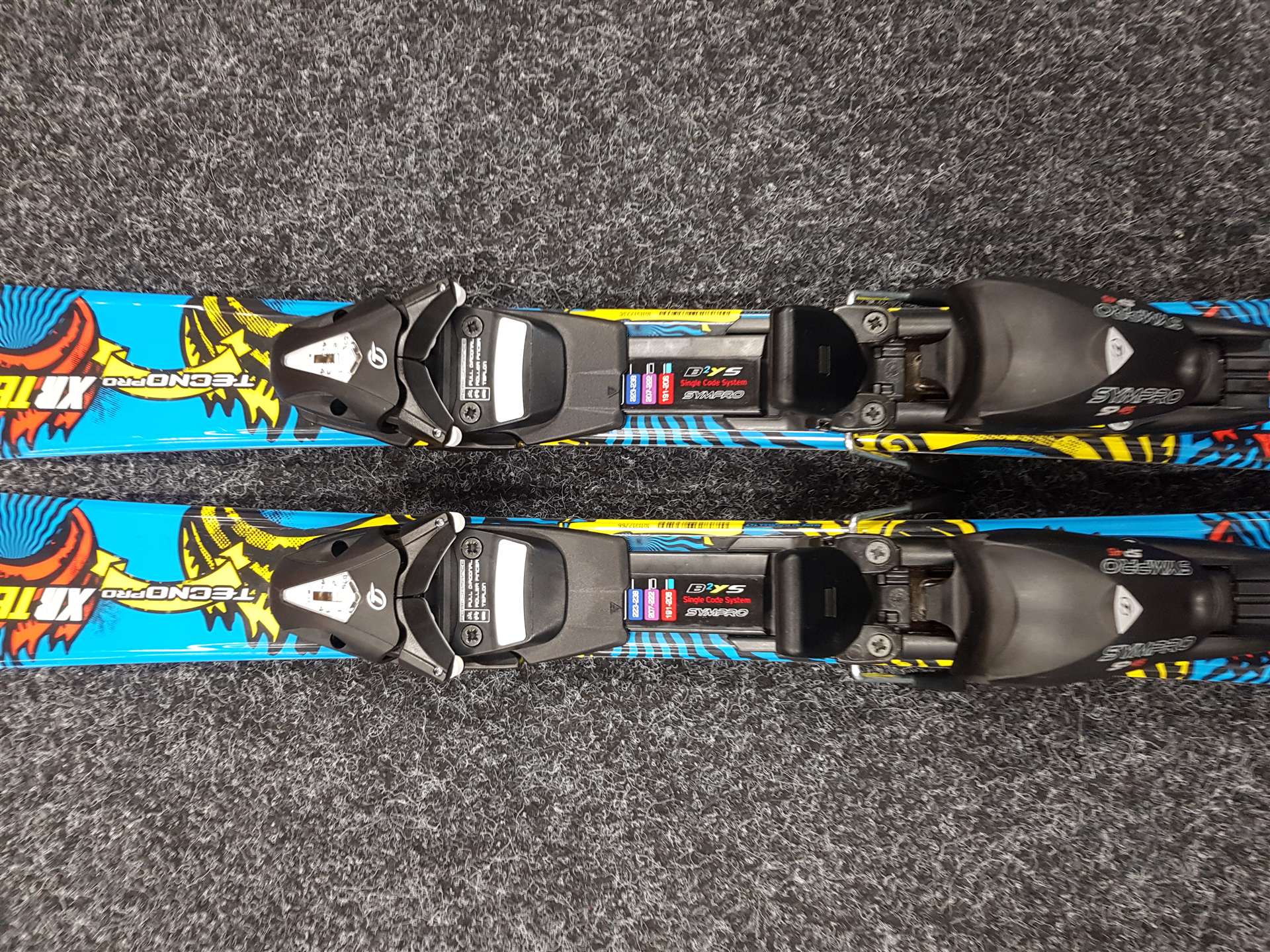Esquís infantiles usados TECNOPRO XR Team + fijaciones Tyrolia Sympro SP 45