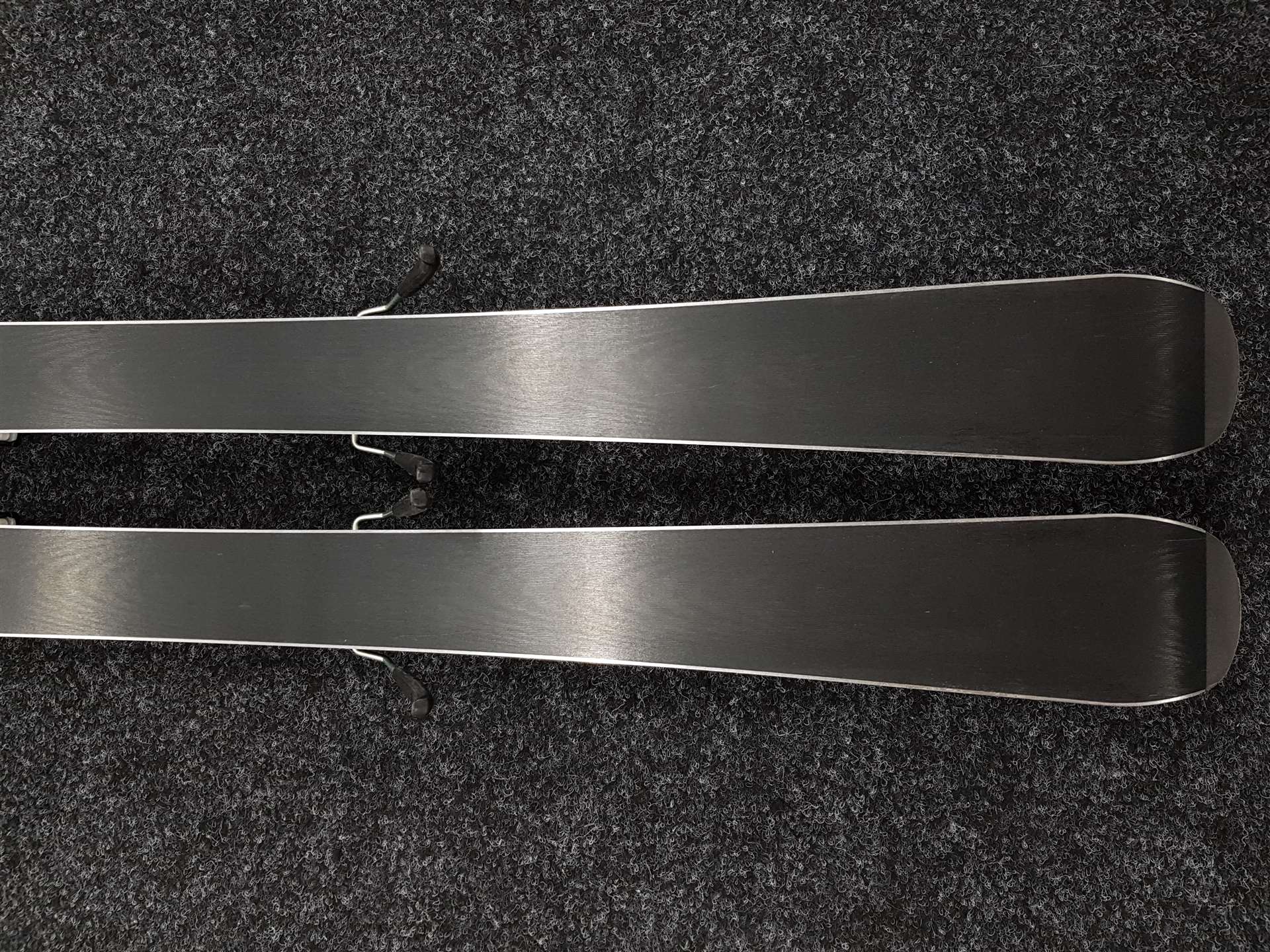 Gebrauchte ELAN Explore Skier + Elan 10 Bindungen