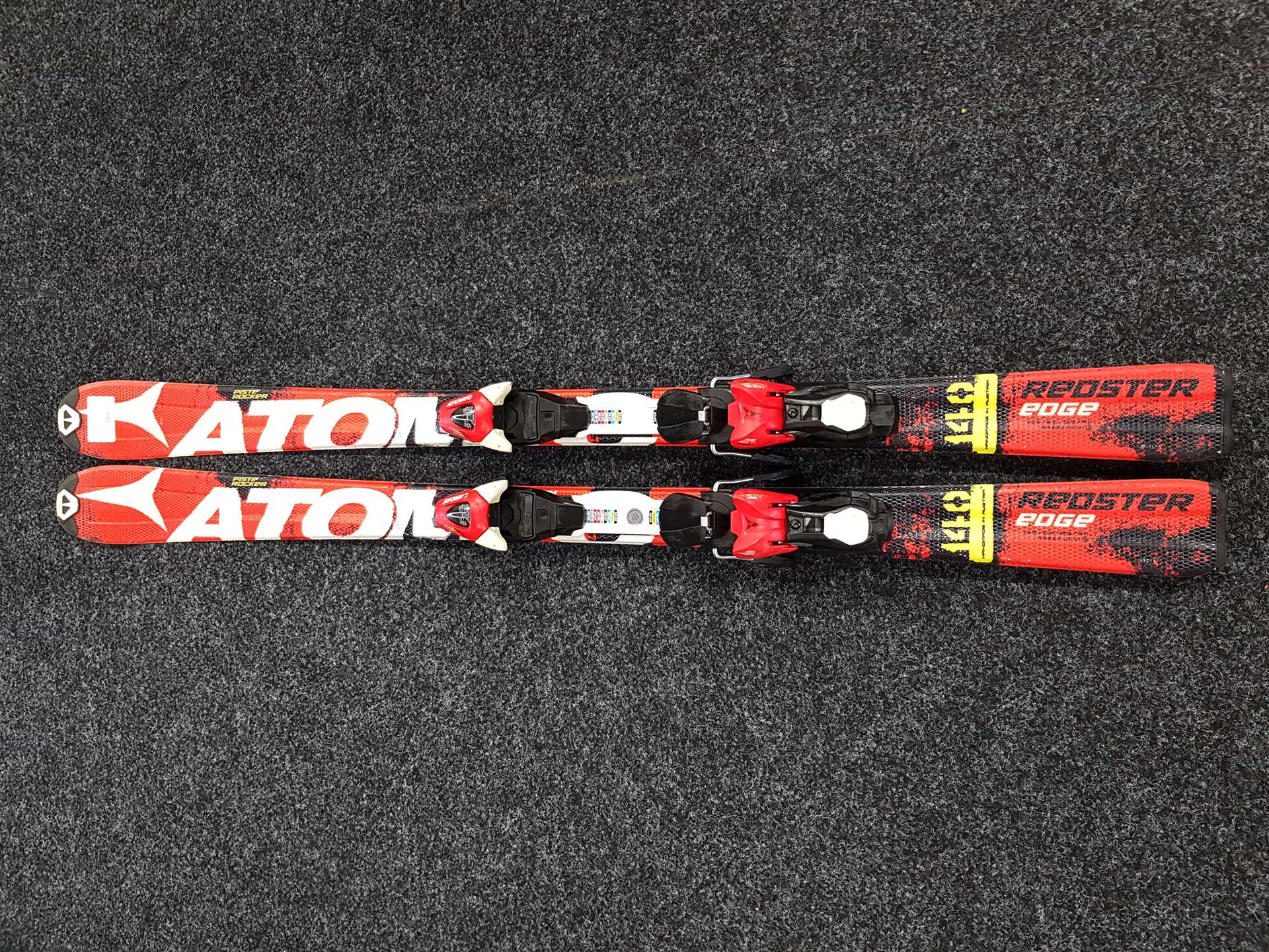 Použité lyže ATOMIC Redster Edge + vázání Atomic XTE 7