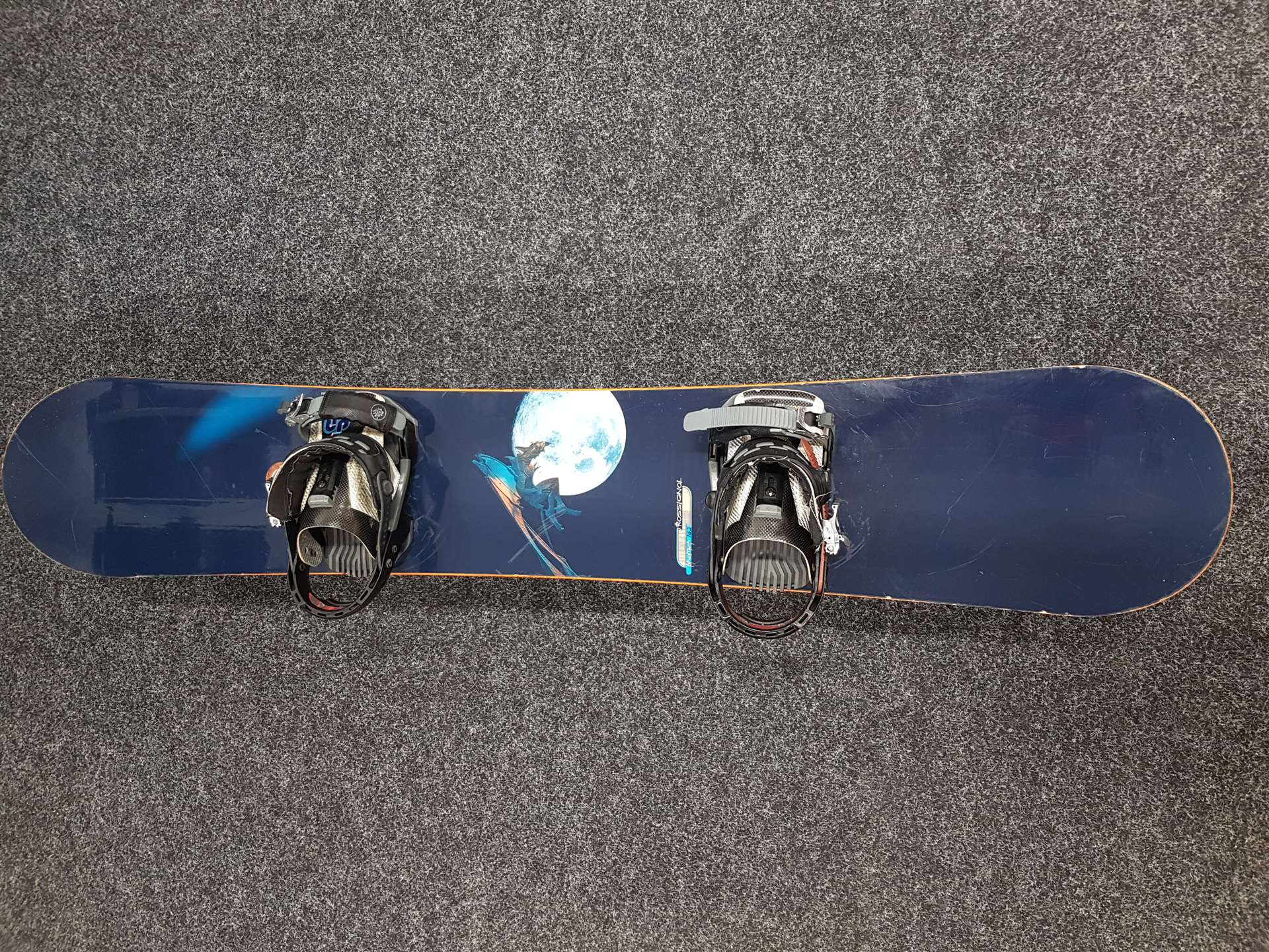 Używany snowboard Rossignol z wiązaniami Salomon L