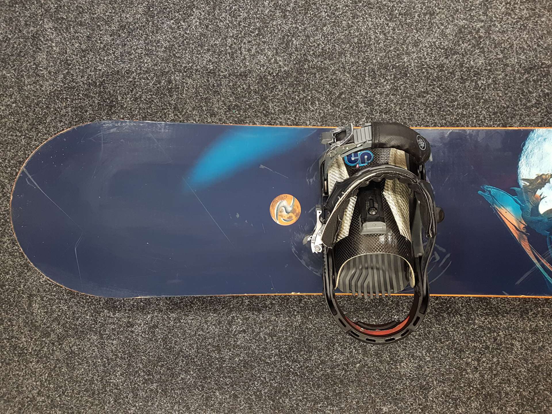 Używany snowboard Rossignol z wiązaniami Salomon L