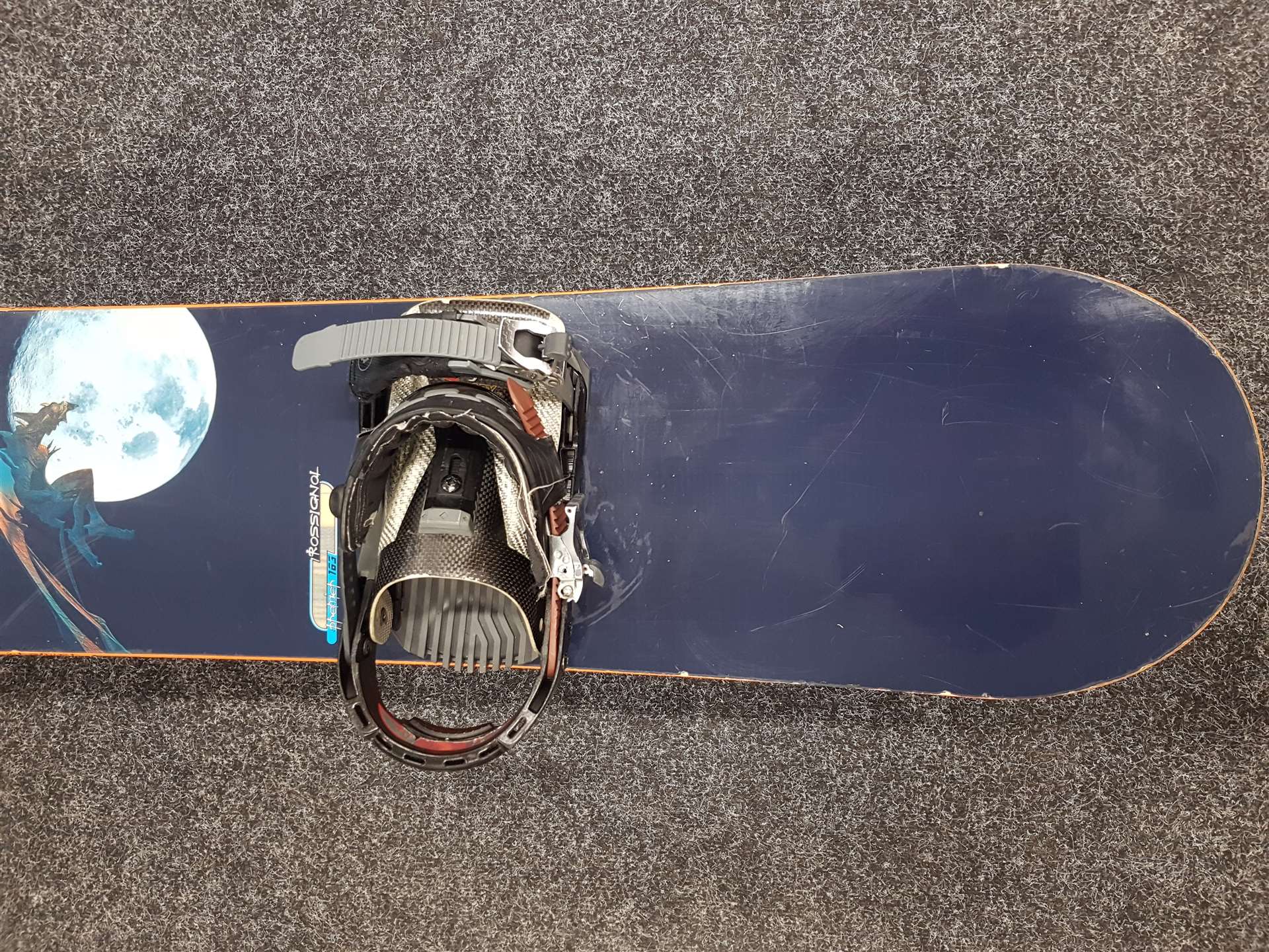 Używany snowboard Rossignol z wiązaniami Salomon L