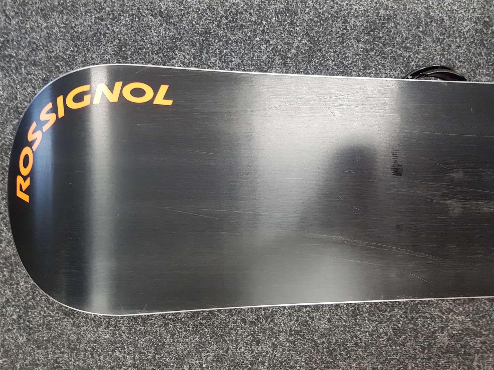 Używany snowboard Rossignol z wiązaniami Salomon L