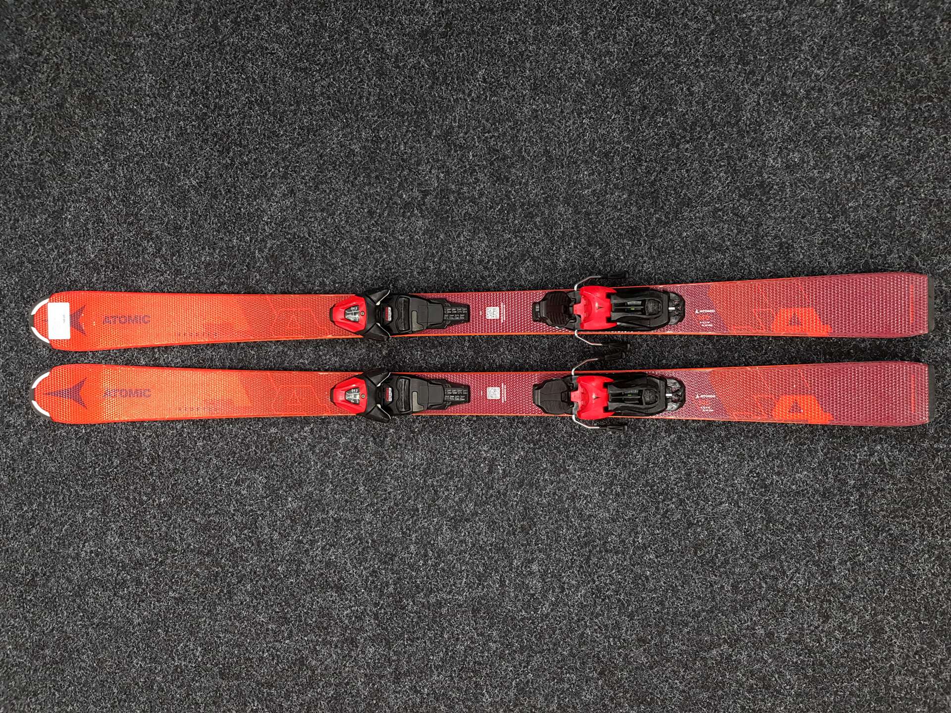 Gebrauchte ATOMIC Redster J4 Ski + Atomic 6 Bindungen
