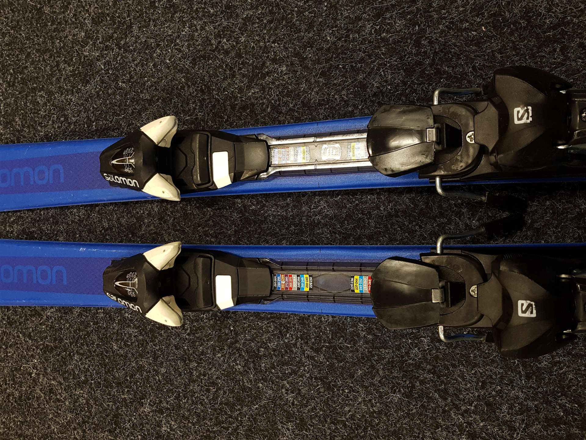 Esquís infantiles usados SALOMON S/Race JR + fijaciones Salomon 7.5