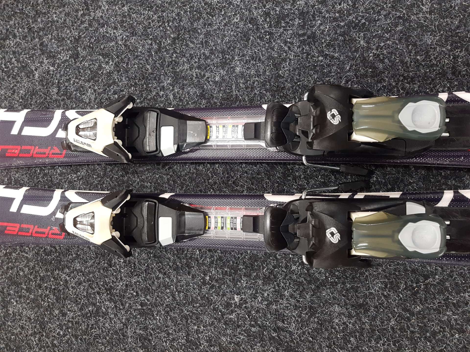 Skis enfant FISCHER Race d'occasion + fixations Salomon C5
