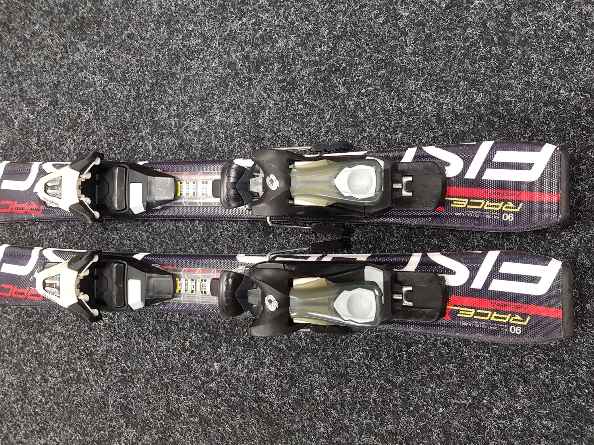 Skis enfant FISCHER Race d'occasion + fixations Salomon C5
