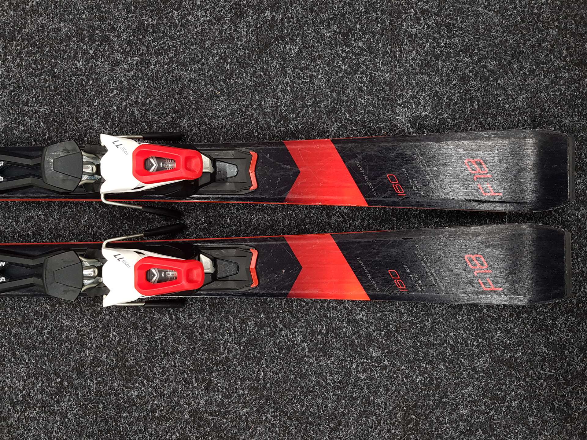 Esquís usados FISCHER Progressor F18 + fijaciones Fischer RS 11